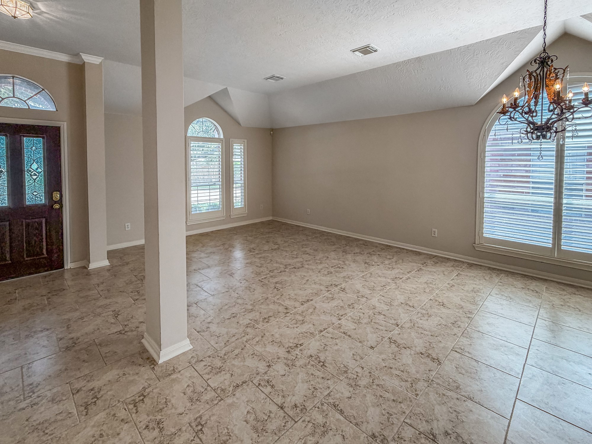 8523 Metrodale Drive Property Photo 11