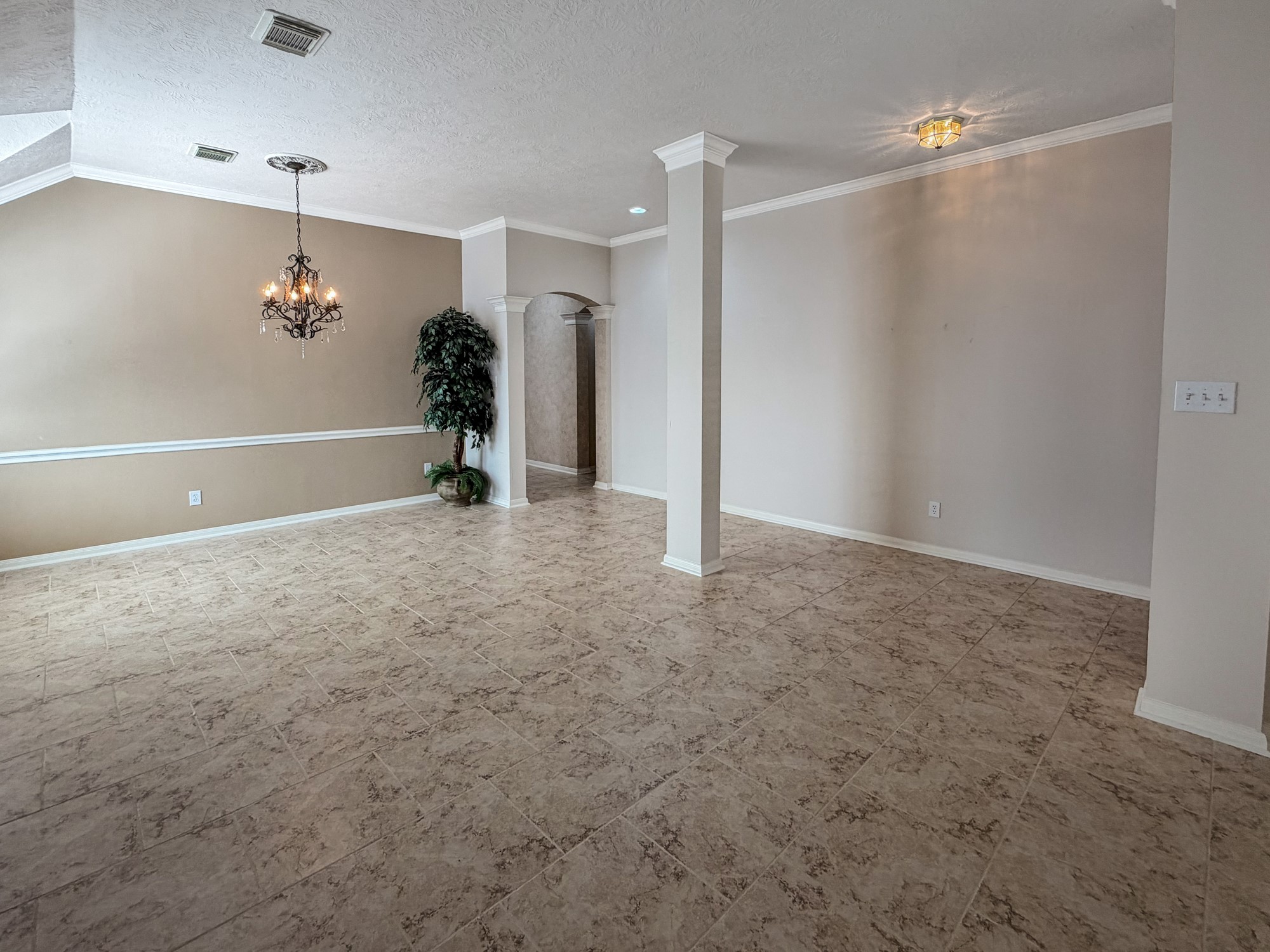 8523 Metrodale Drive Property Photo 12