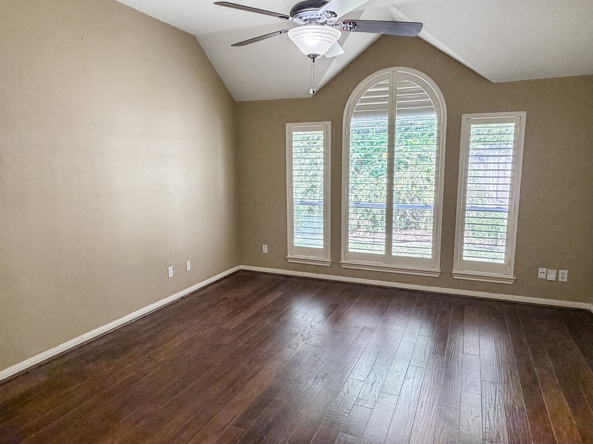 8523 Metrodale Drive Property Photo 14