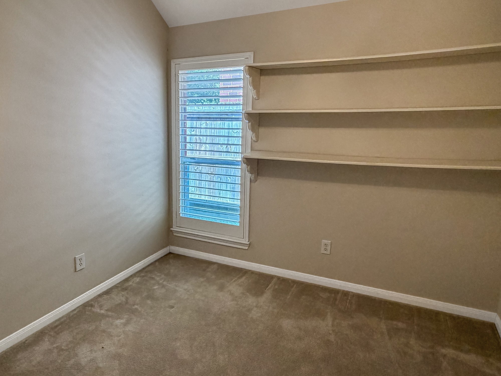 8523 Metrodale Drive Property Photo 16