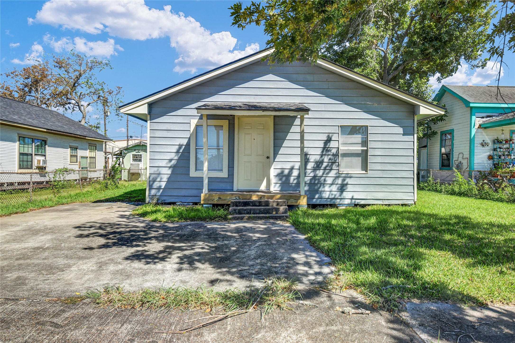 722 W Broad Street Property Photo 1
