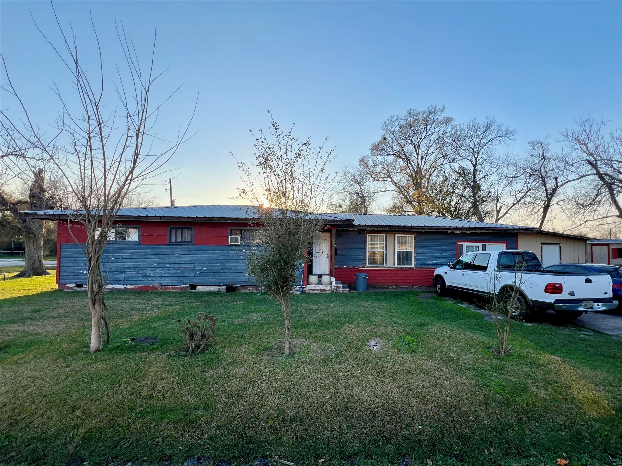 2950 Waco St Property Photo 1