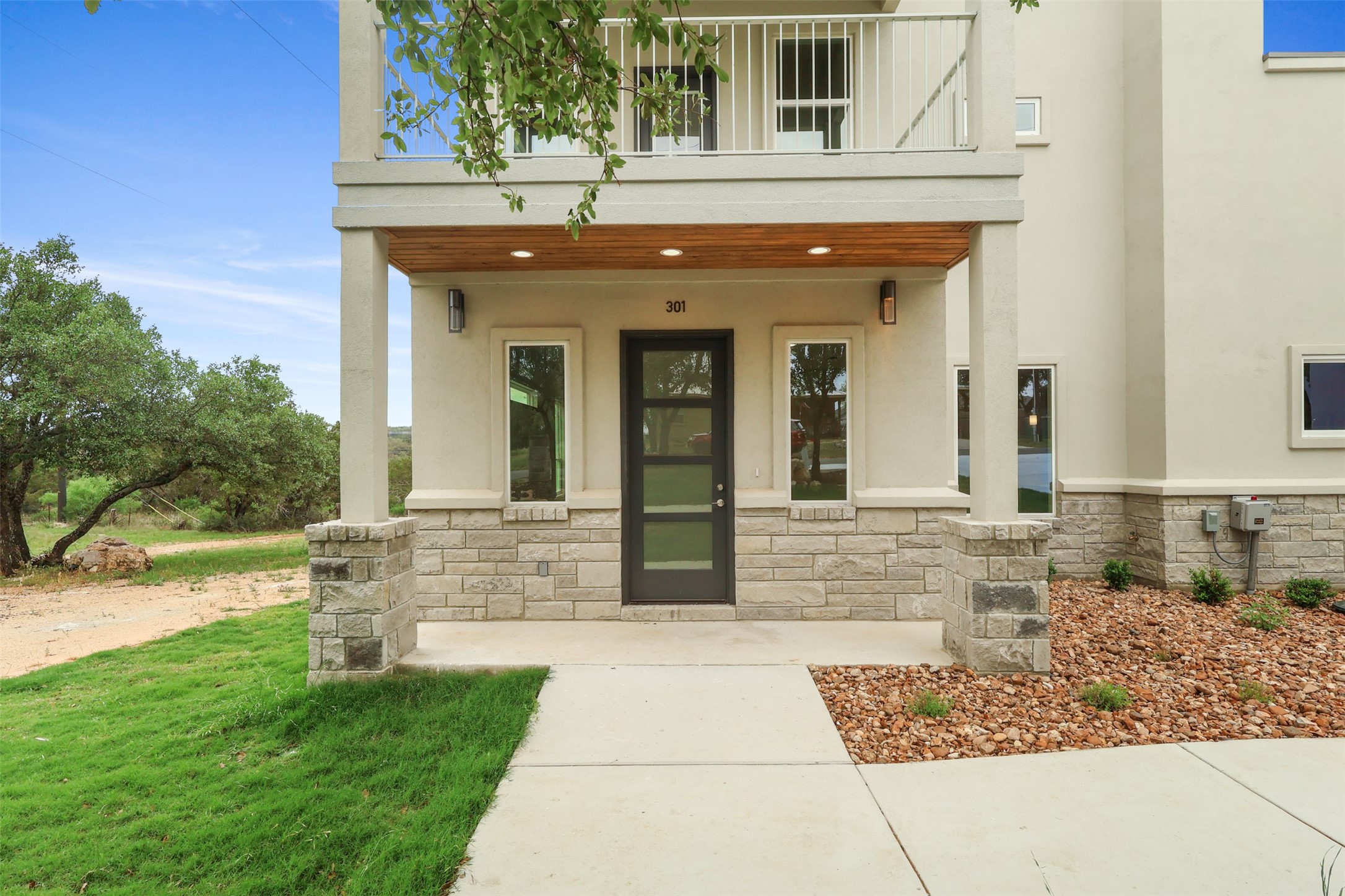 301 Knights Row Property Photo 1