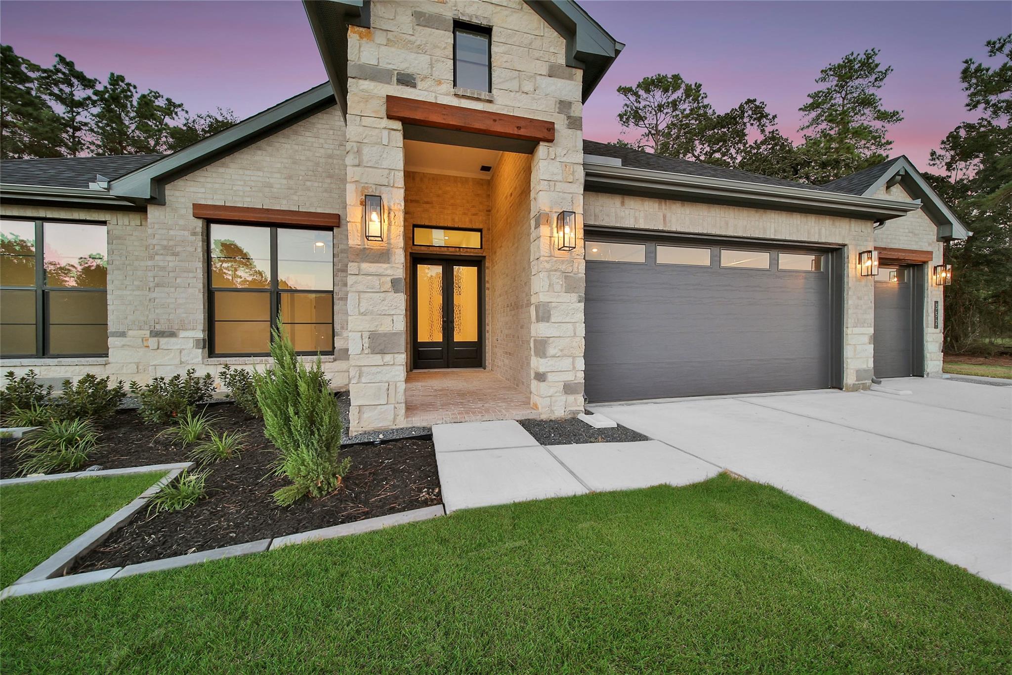 352 Louvenia Court, Pinehurst TX 77362 Property Photo 1