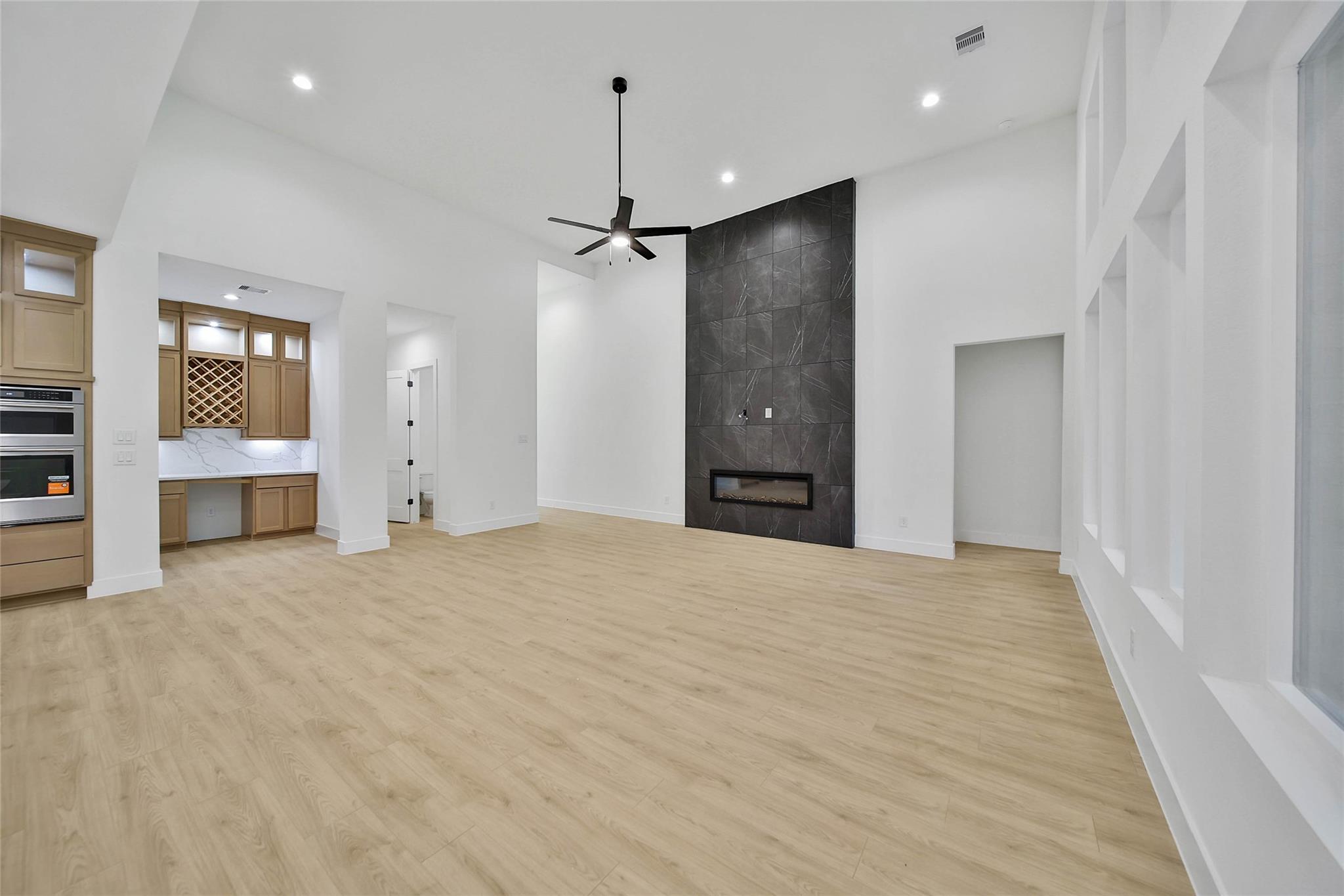352 Louvenia Court, Pinehurst Tx 77362 Property Photo 6