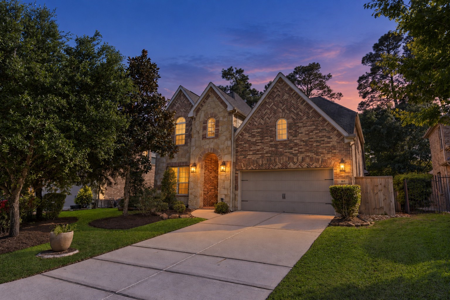 103 S Vershire Circle Property Photo 1