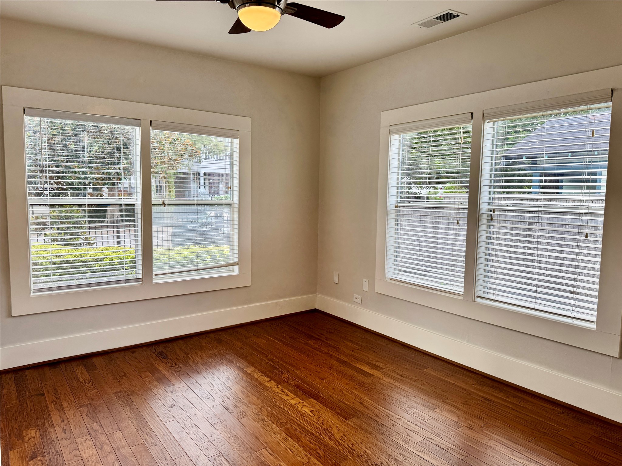 2009 Singleton Street Property Photo 15