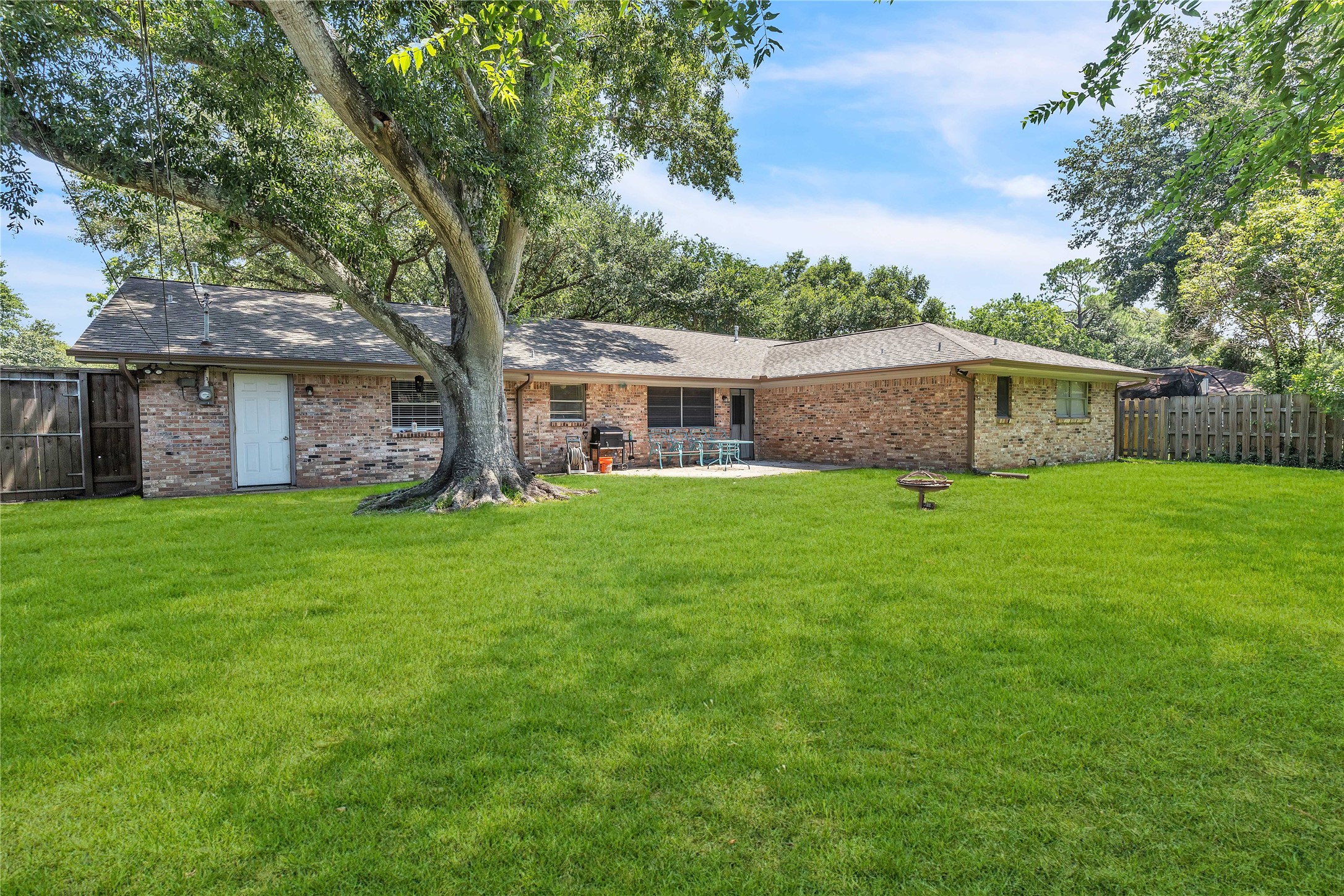 2207 Mockingbird Lane Property Photo 4