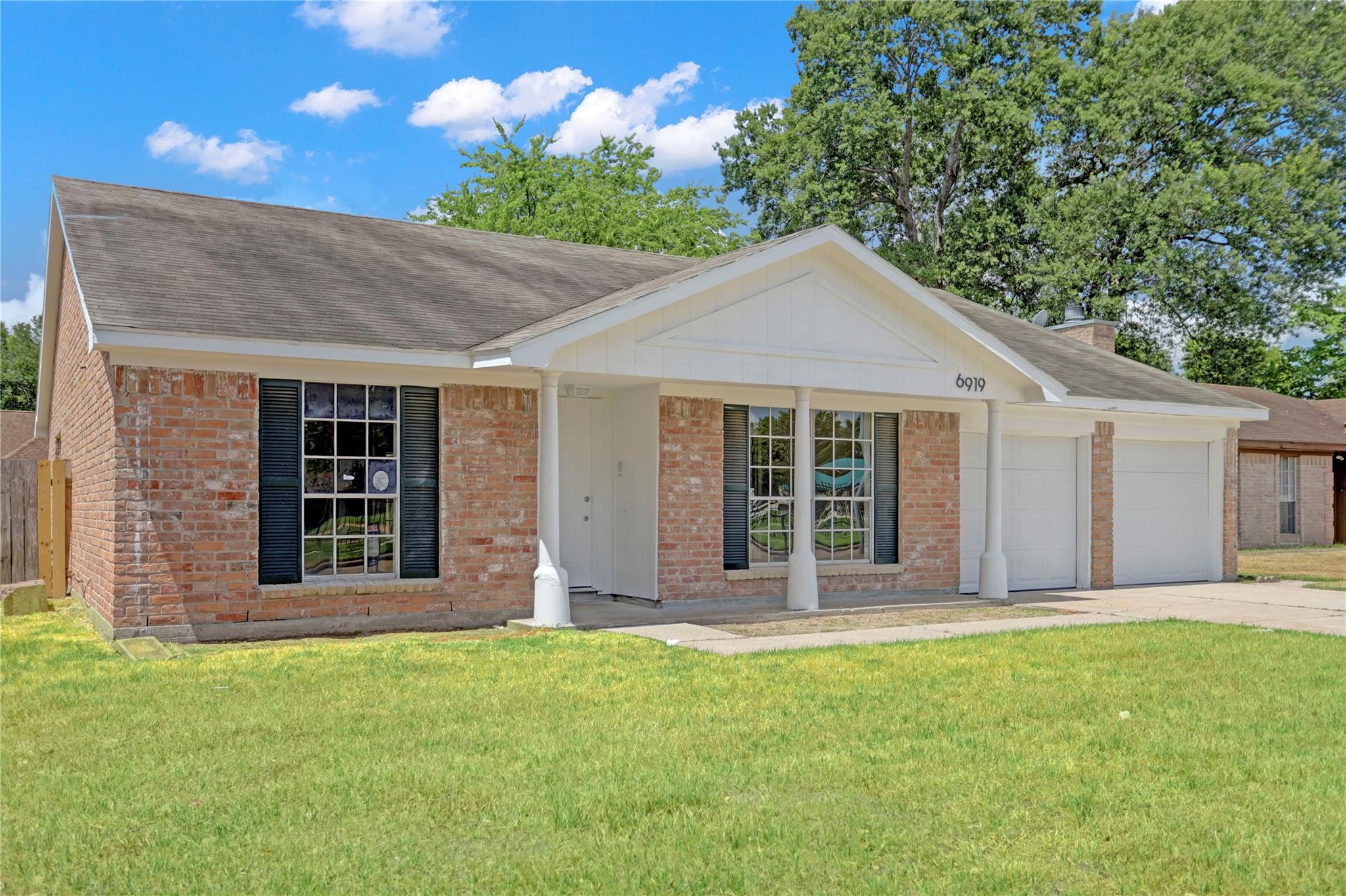 6919 Silver Star Drive Property Photo 1