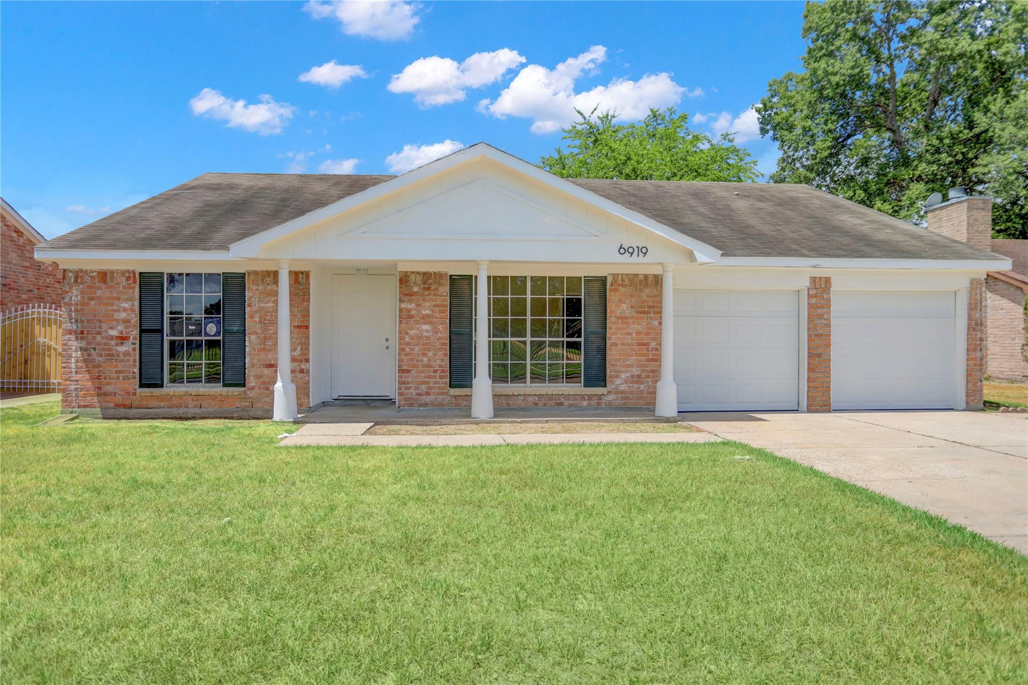 6919 Silver Star Drive Property Photo 2