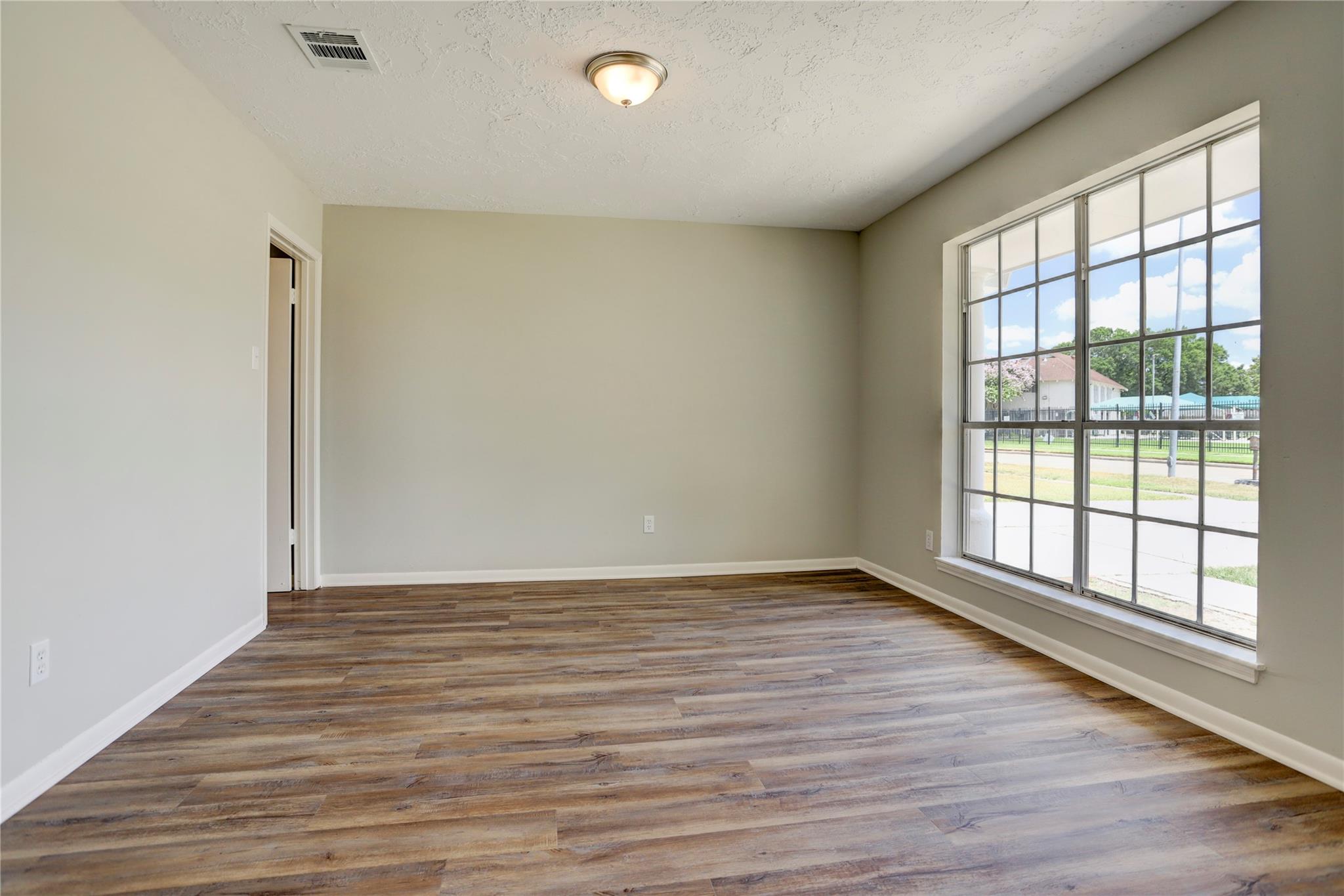 6919 Silver Star Drive Property Photo 4