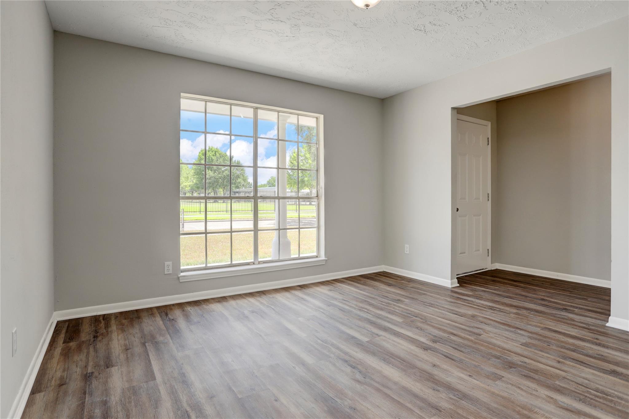 6919 Silver Star Drive Property Photo 5