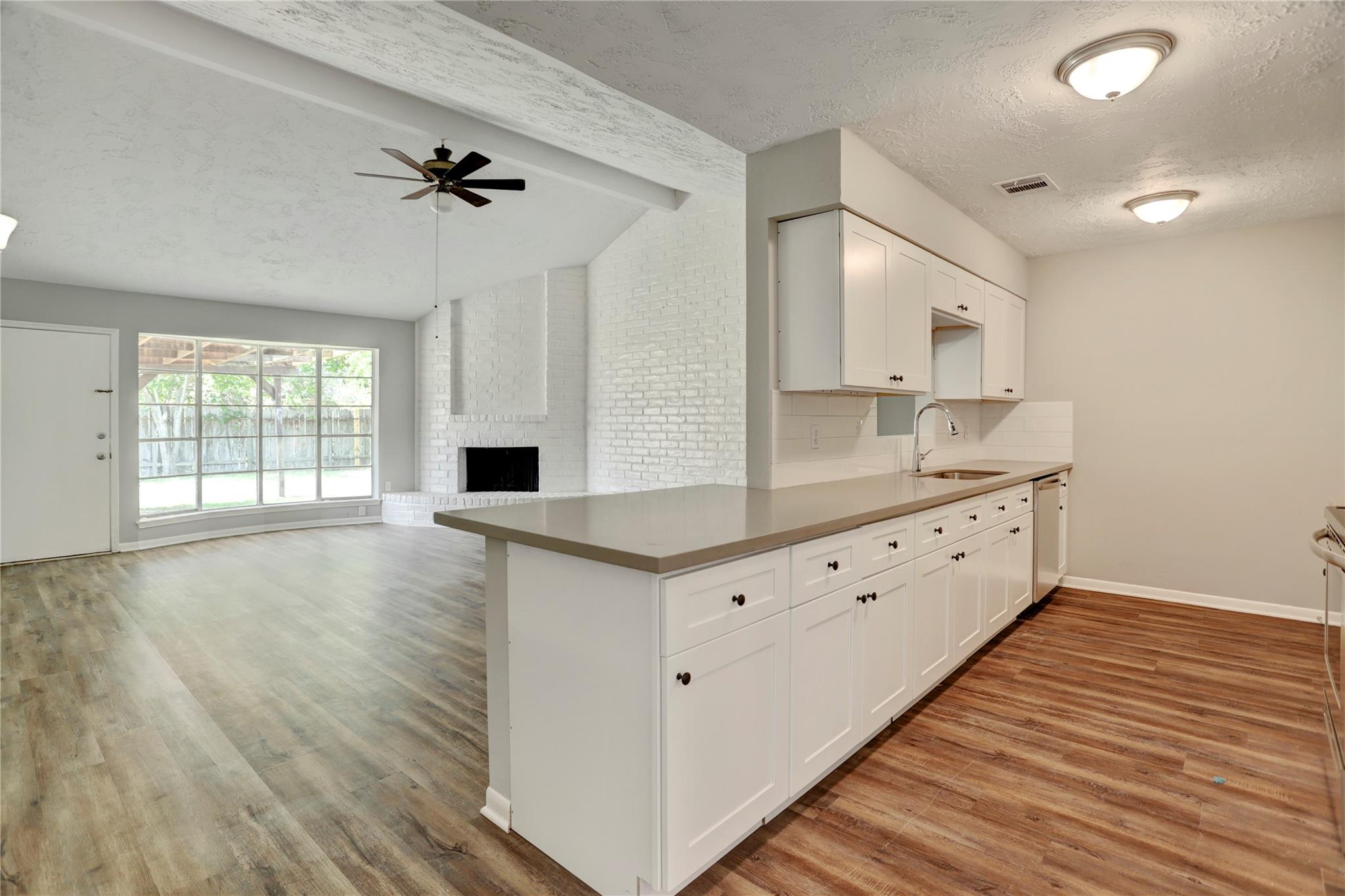 6919 Silver Star Drive Property Photo 7