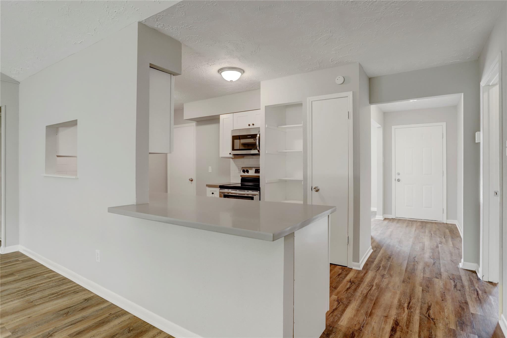 6919 Silver Star Drive Property Photo 8