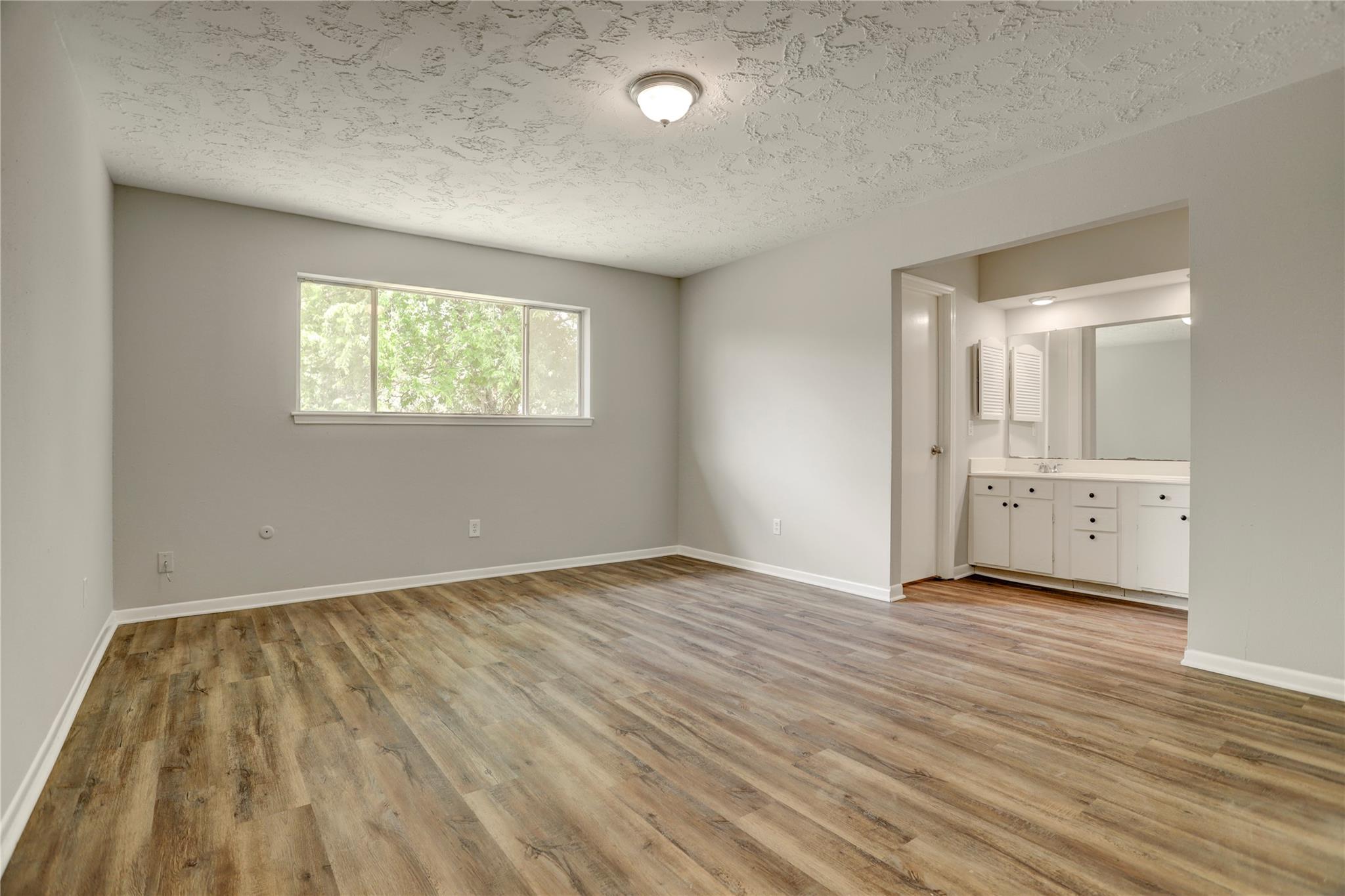 6919 Silver Star Drive Property Photo 12