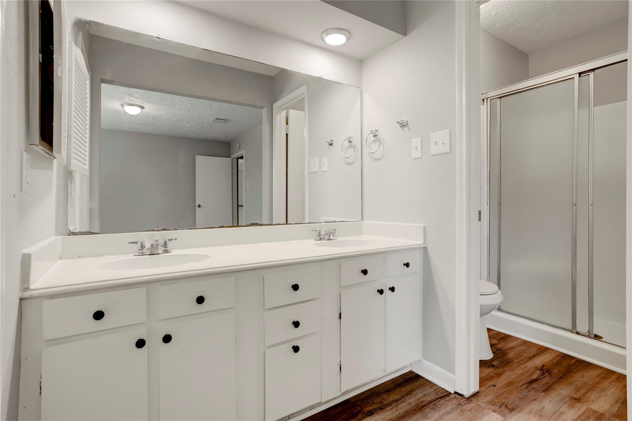 6919 Silver Star Drive Property Photo 13