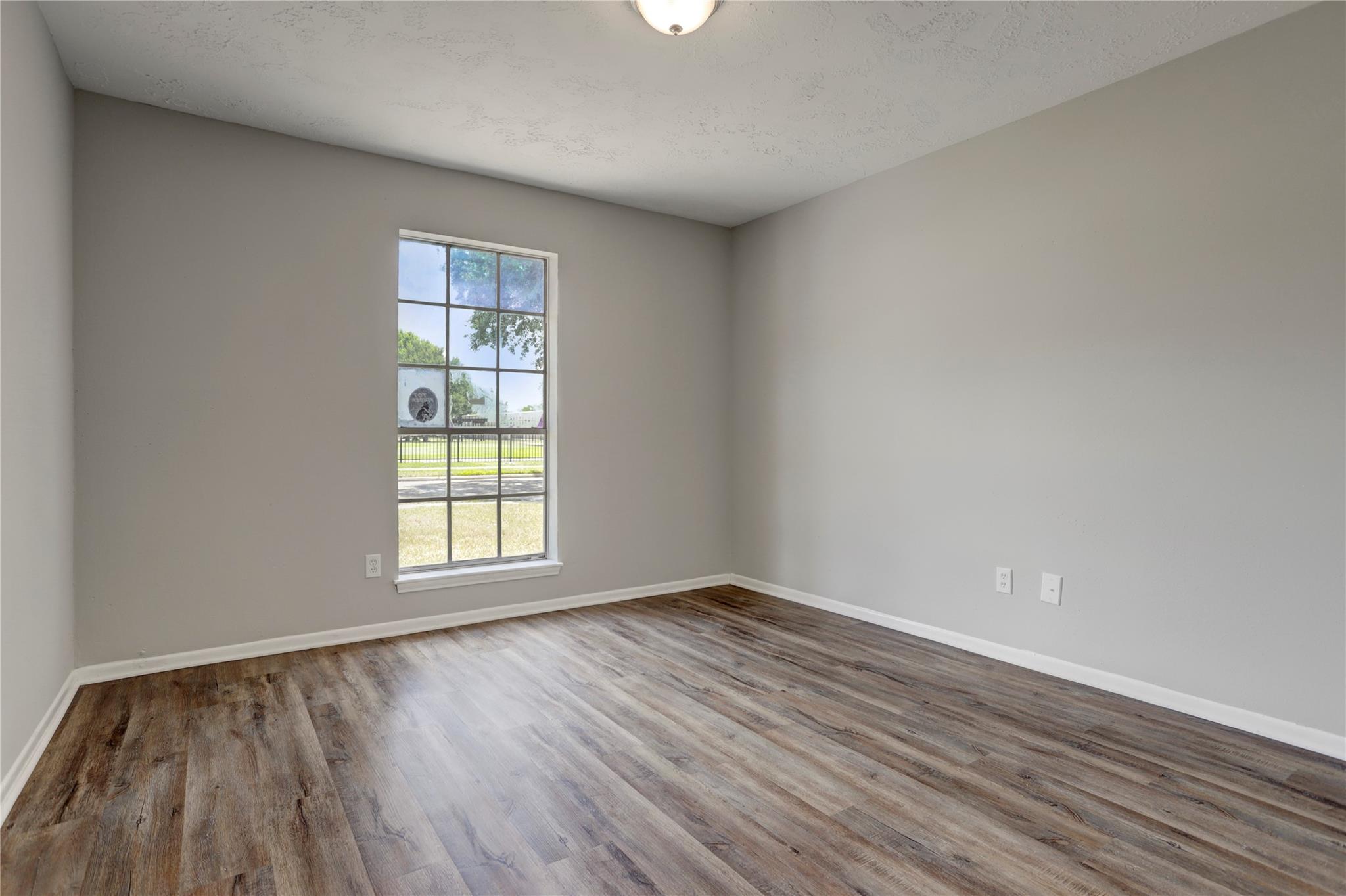 6919 Silver Star Drive Property Photo 14
