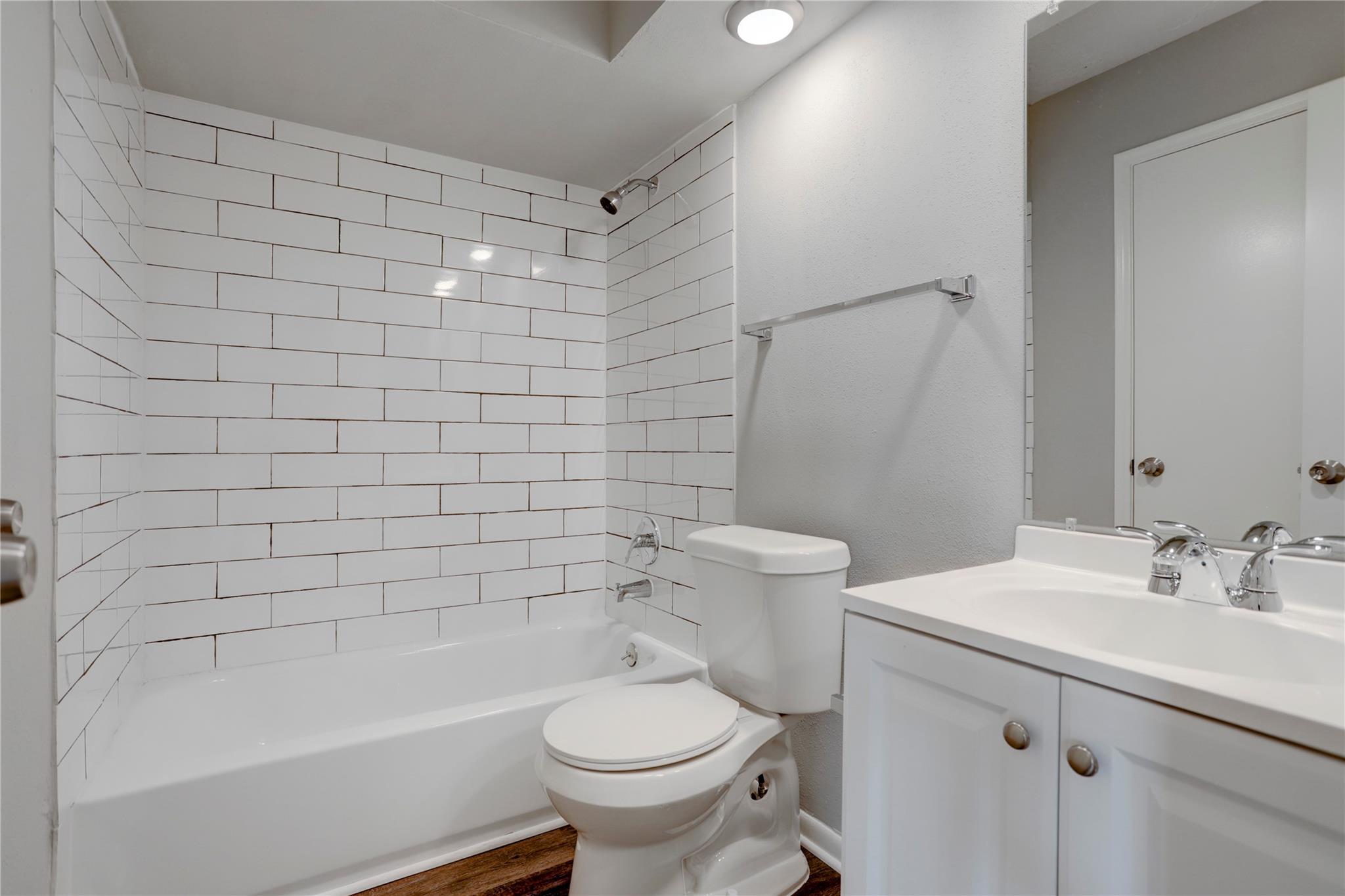 6919 Silver Star Drive Property Photo 15