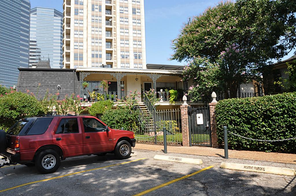 800 Post Oak Boulevard 82 Property Photo 1