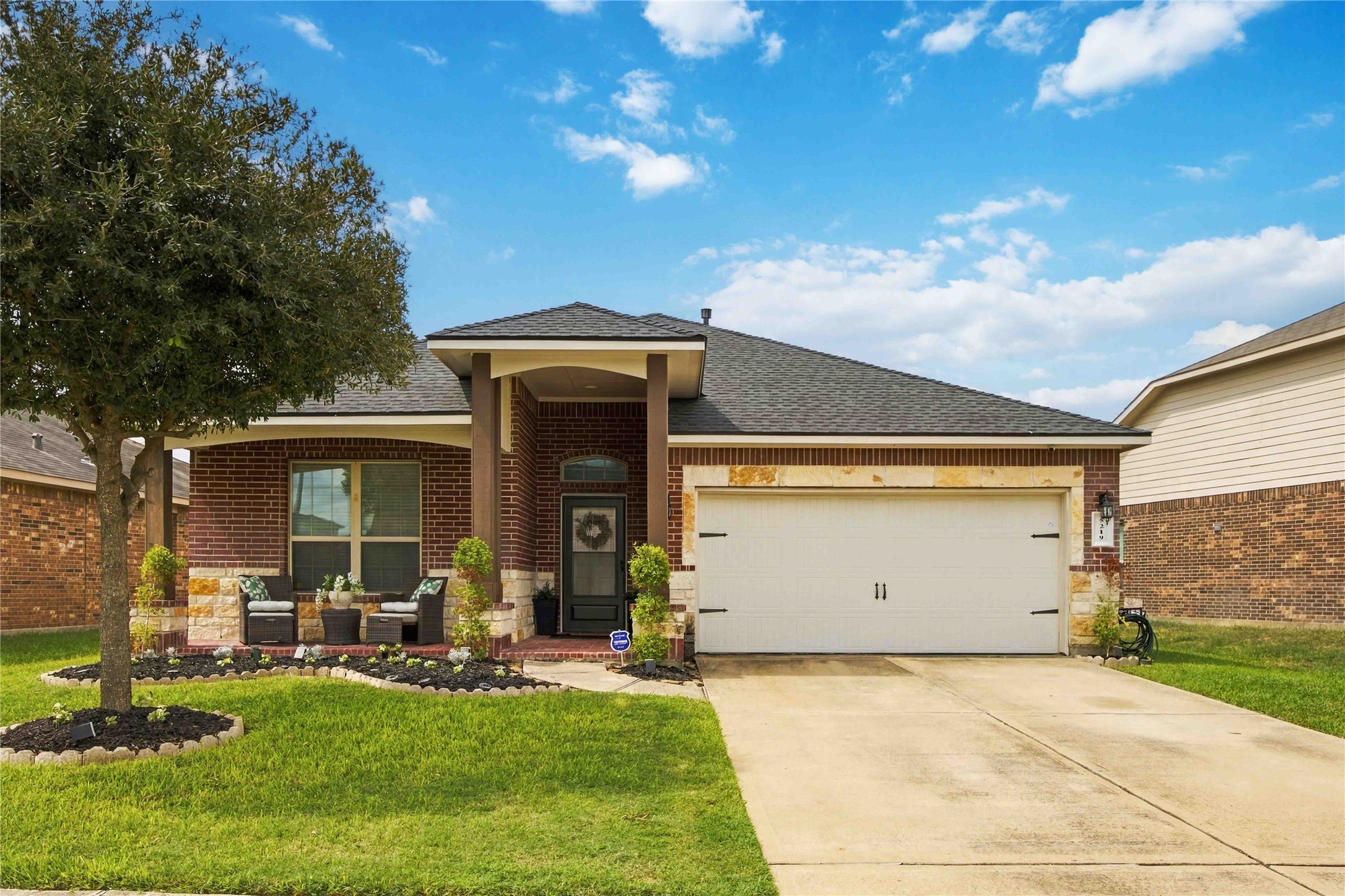 5219 Victoria Landing Trail Property Photo 1