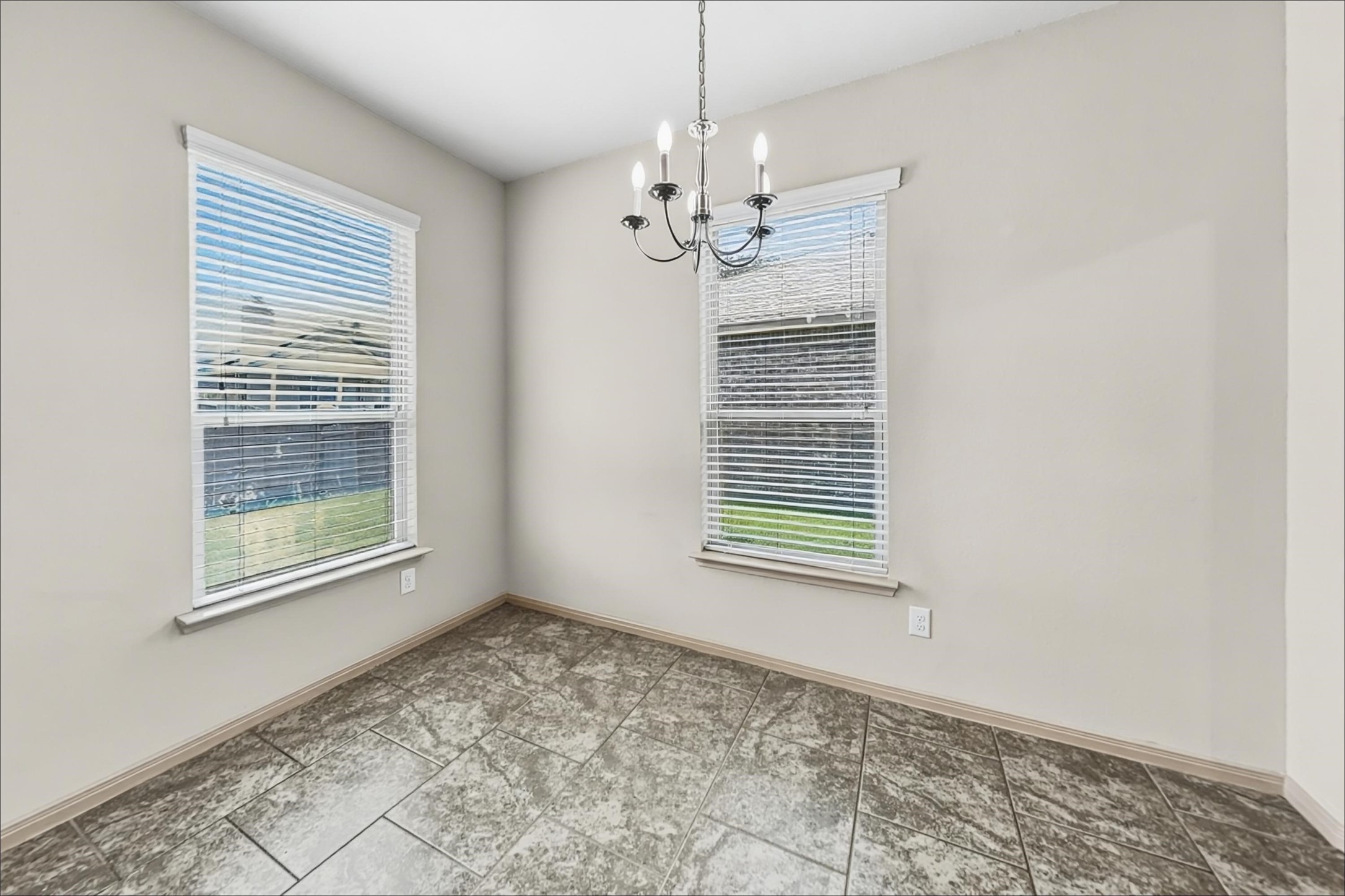 2201 Jefferson Crossing Drive Property Photo 4