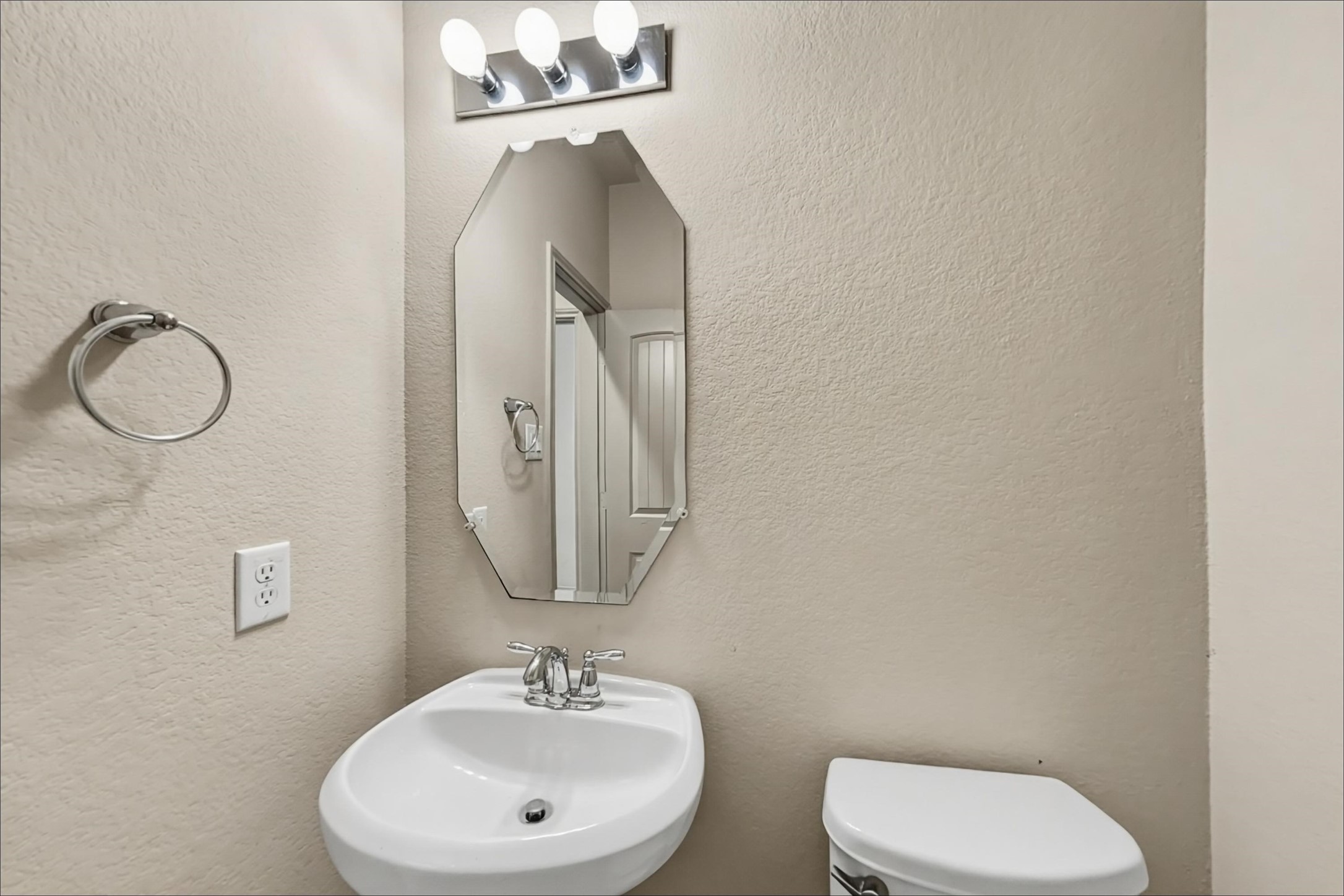 2201 Jefferson Crossing Drive Property Photo 7