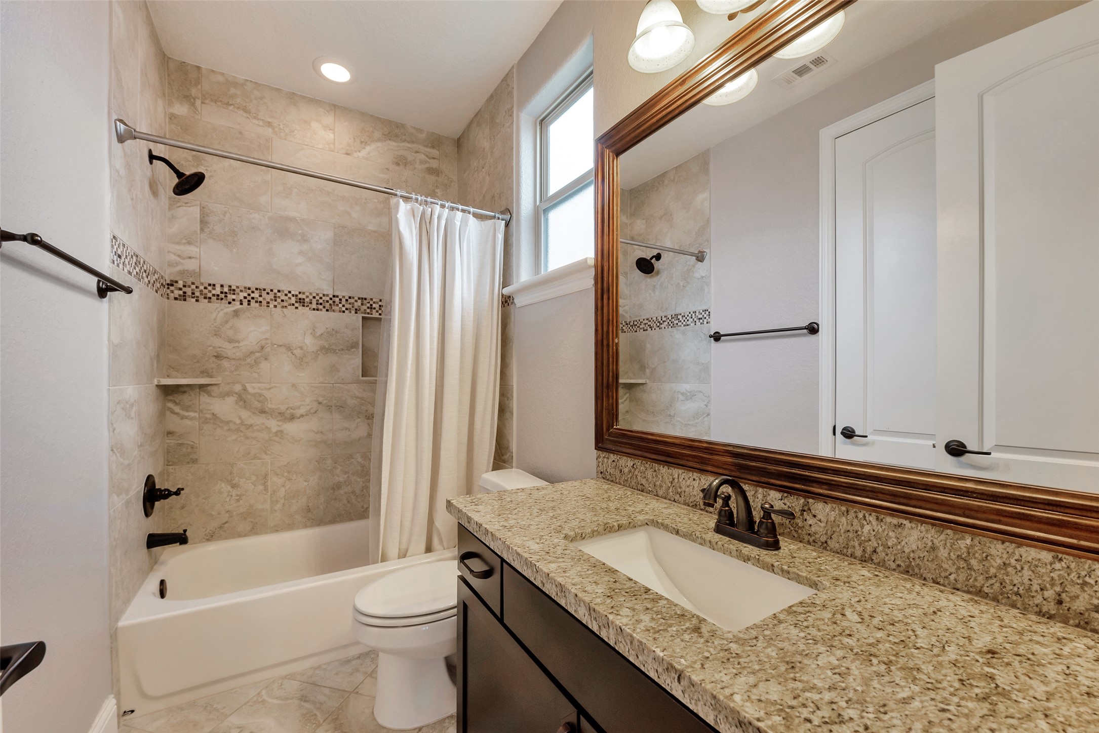 1025 W 21st Street C Property Photo 37