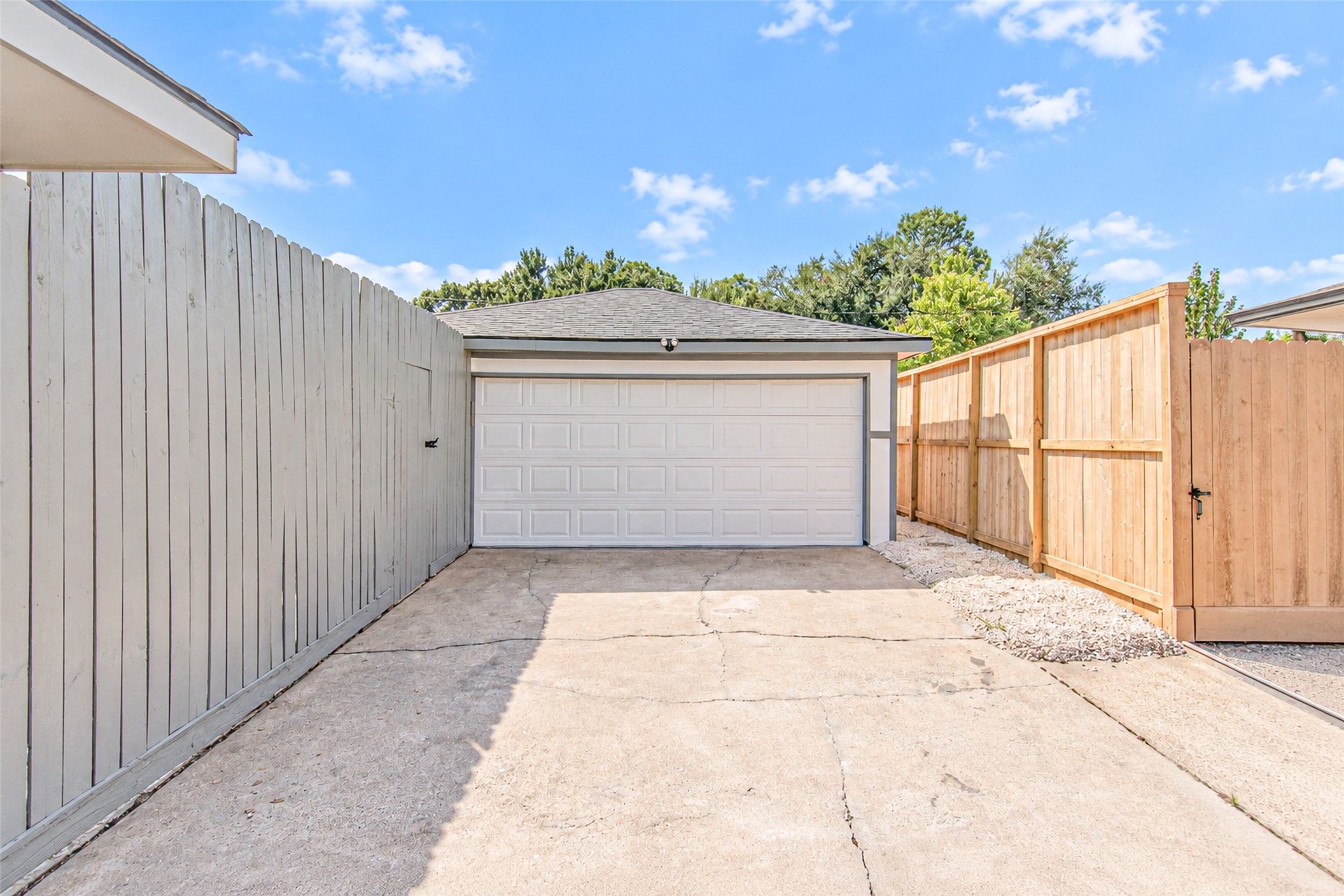 7623 Braes Meadow Drive Property Photo 3