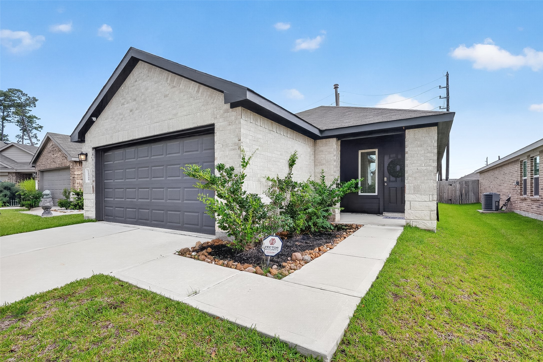 24318 Pebble Crescent Lane Property Photo 1