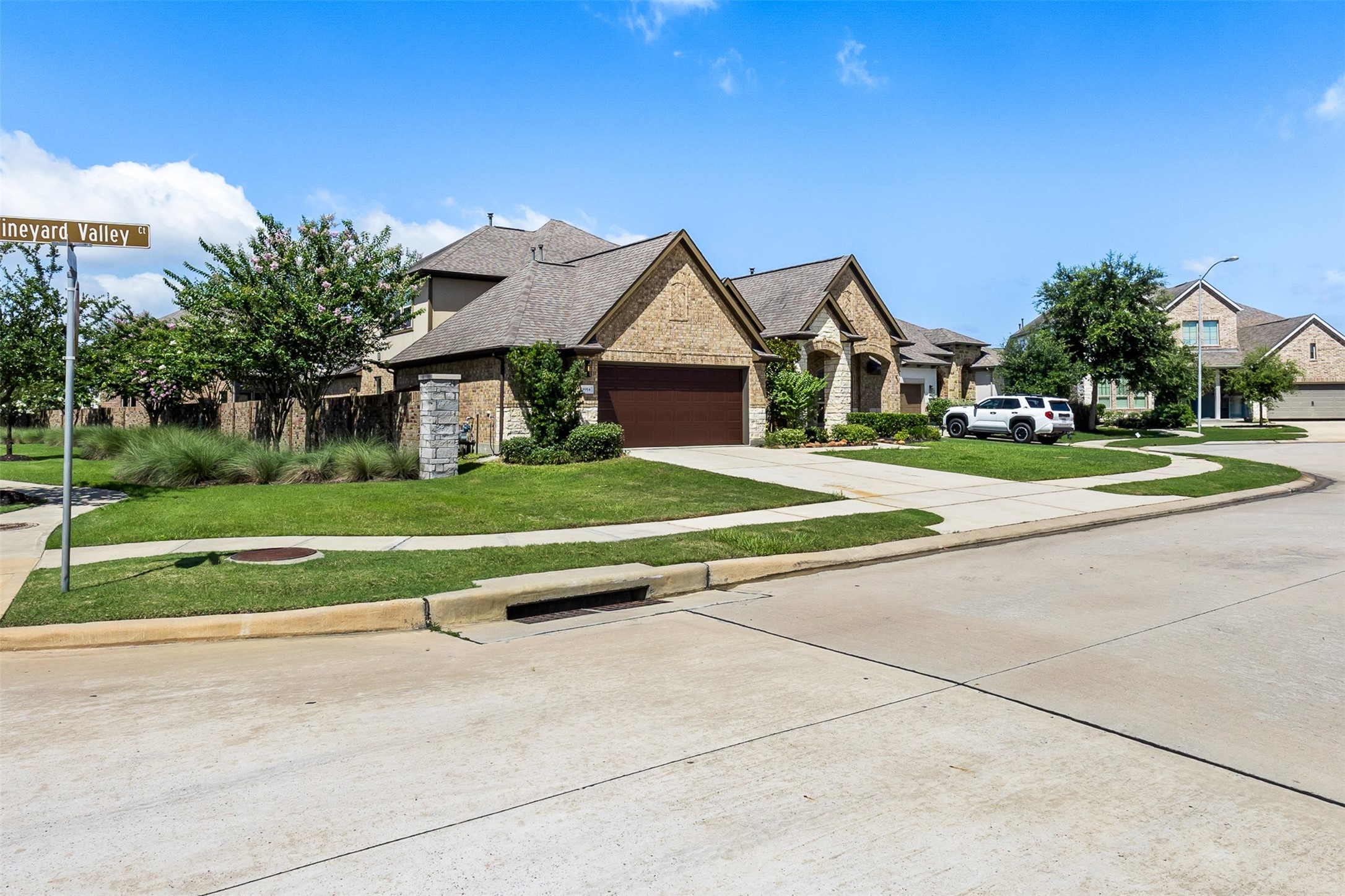 8914 Vineyard Valley Court Property Photo 4
