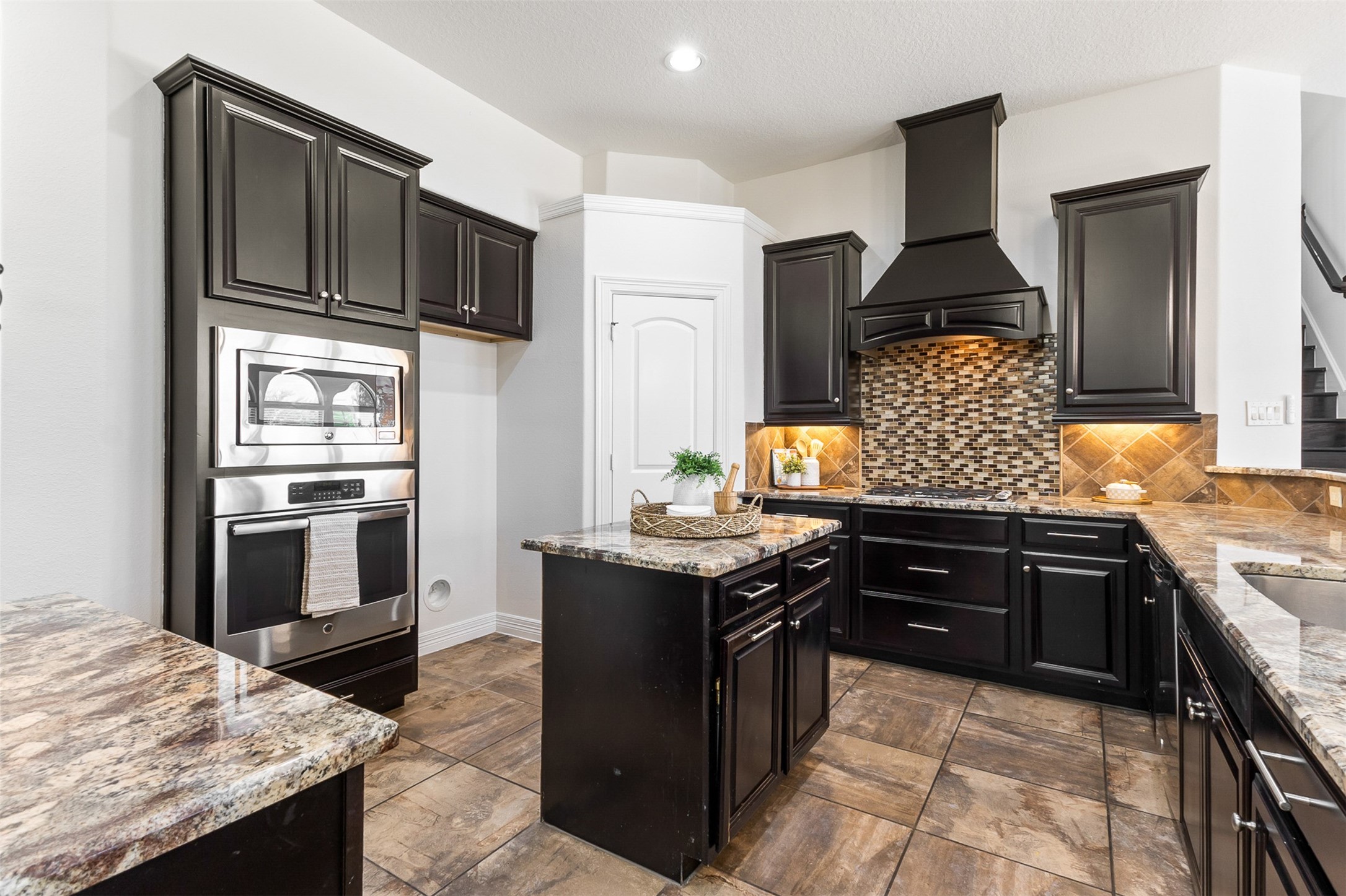 8914 Vineyard Valley Court Property Photo 18