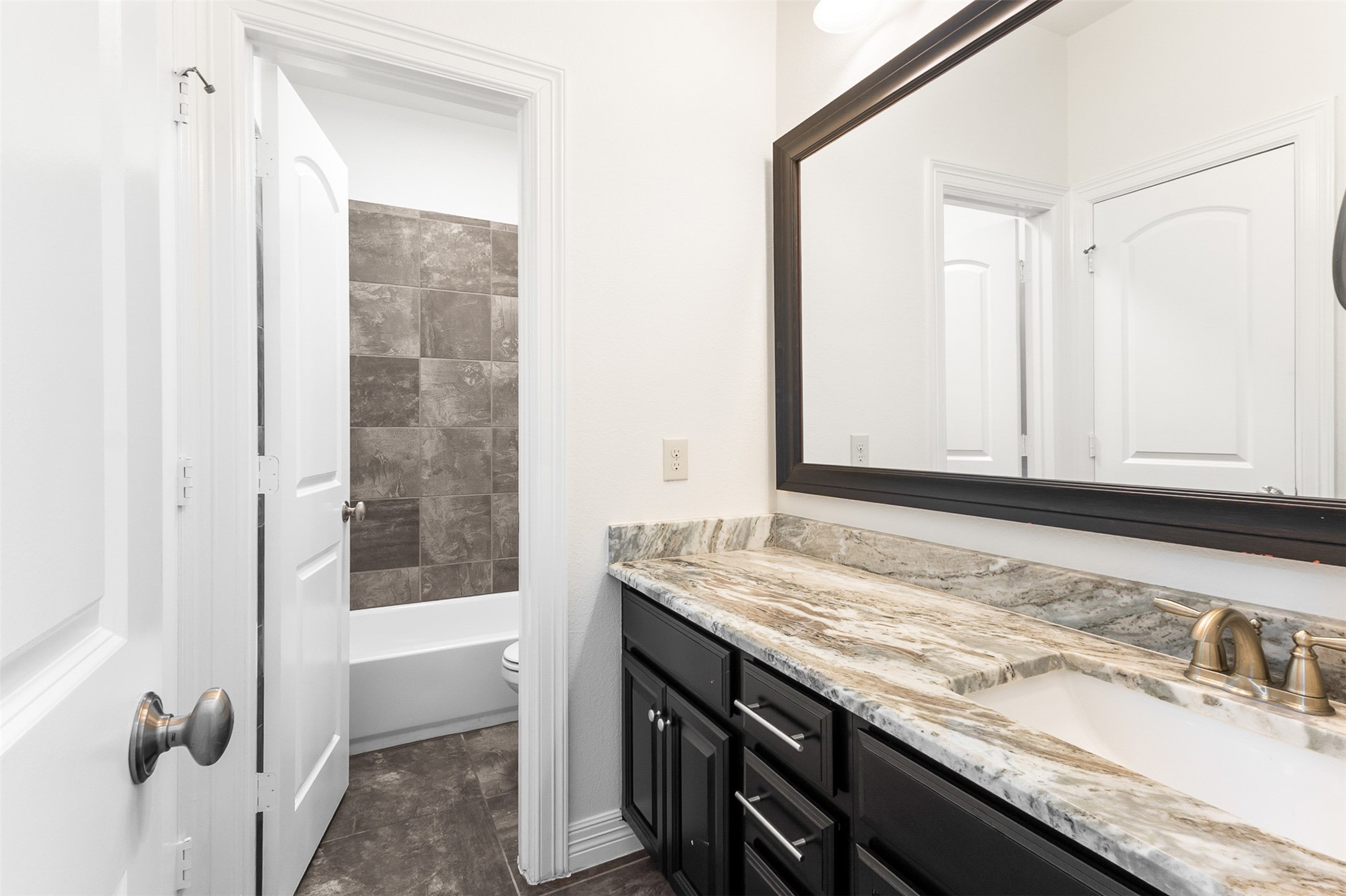 8914 Vineyard Valley Court Property Photo 31