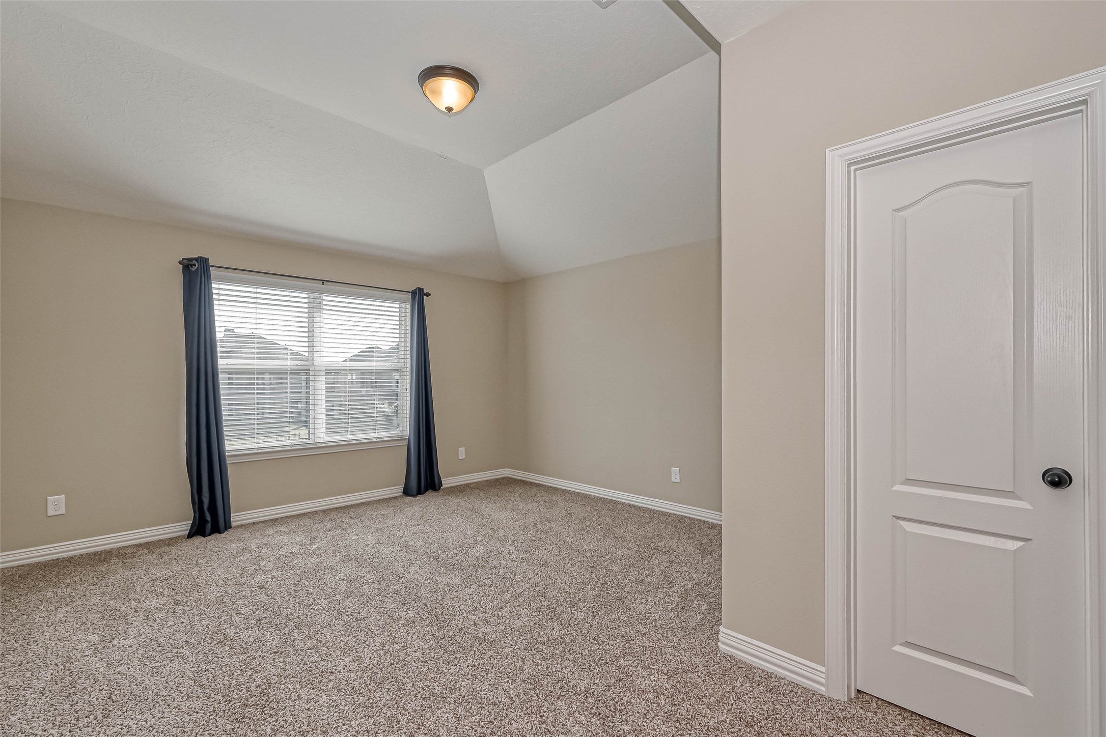17827 Circular Quay Lane Property Photo 28