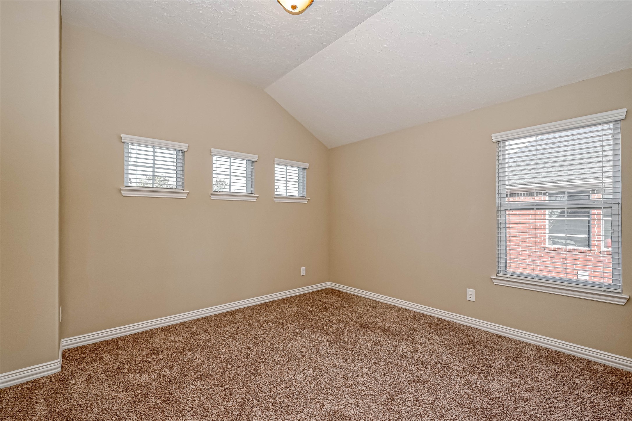 17827 Circular Quay Lane Property Photo 33