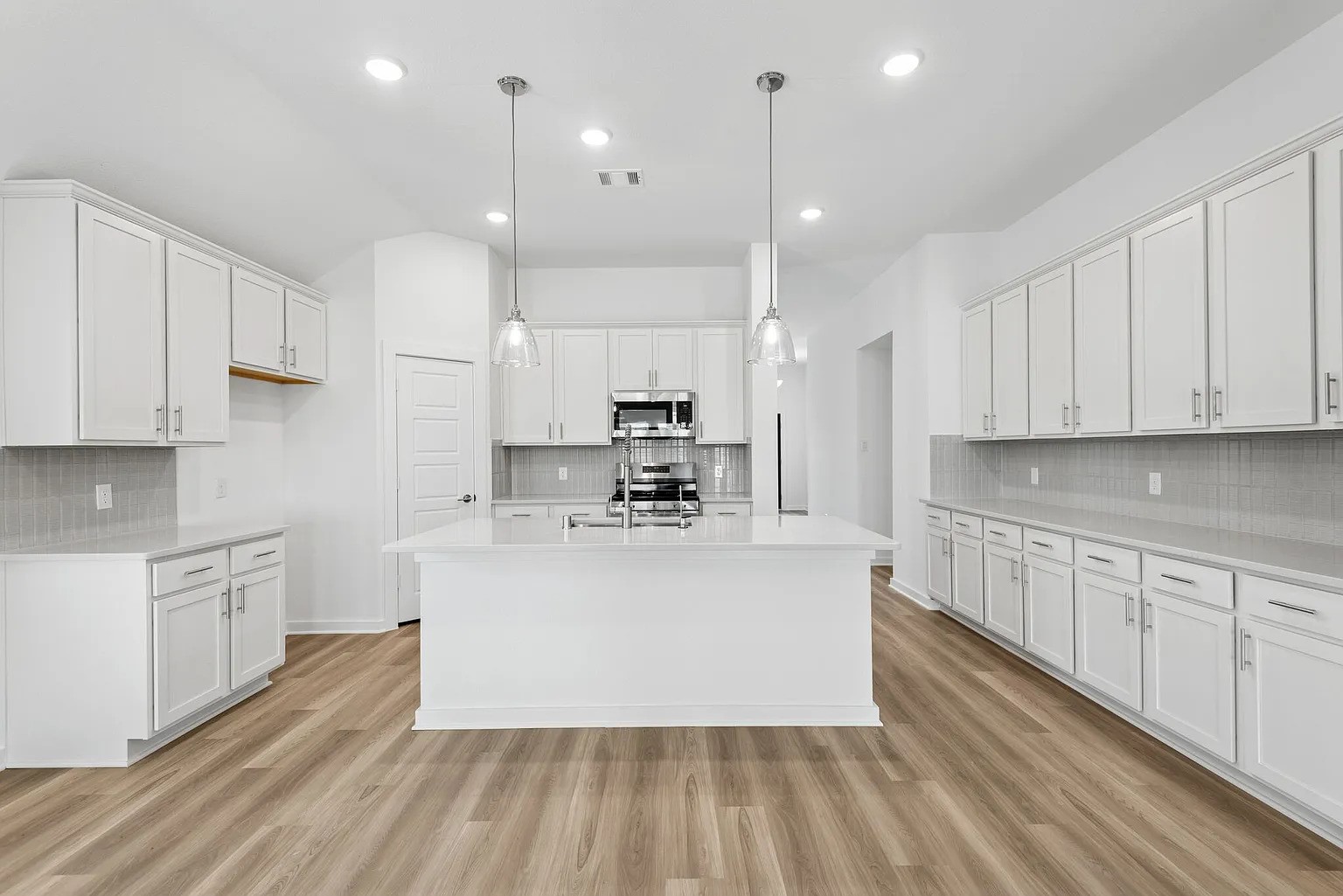 5823 Sunkissed Drive Property Photo 2