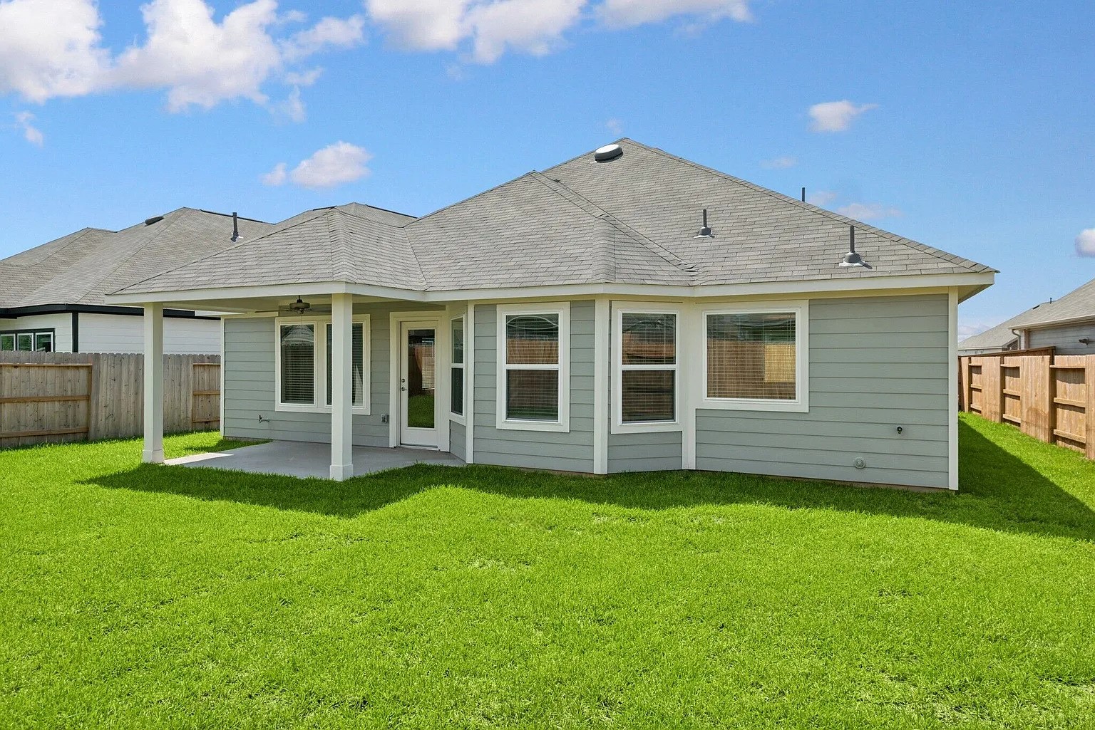 5823 Sunkissed Drive Property Photo 4