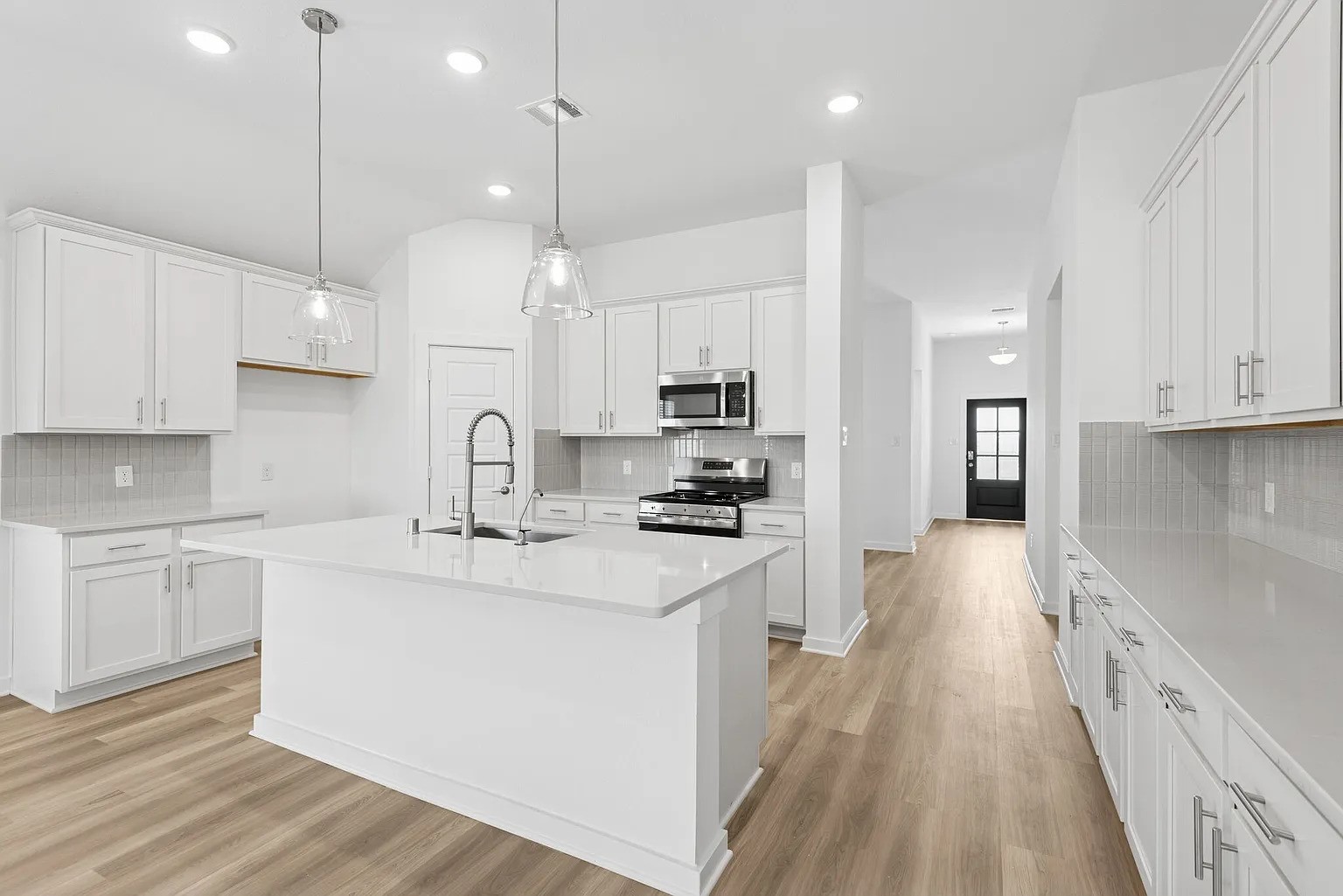 5823 Sunkissed Drive Property Photo 8