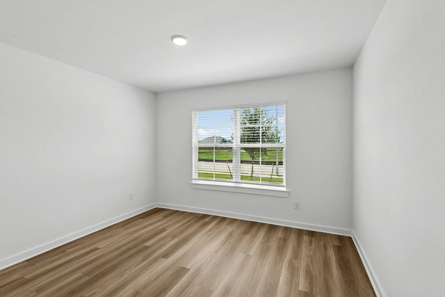 5823 Sunkissed Drive Property Photo 10