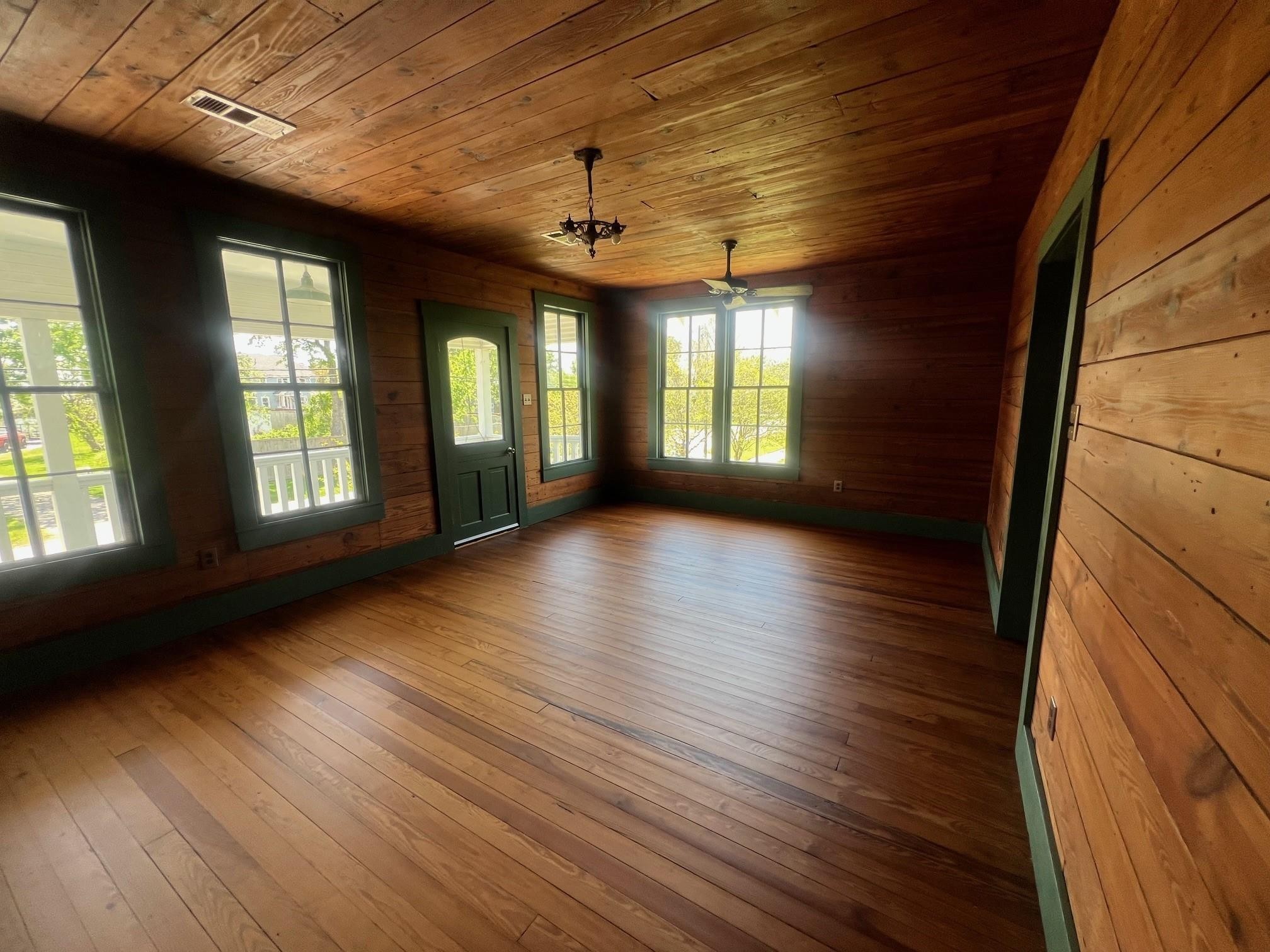 618 Bayridge Road Property Photo 2