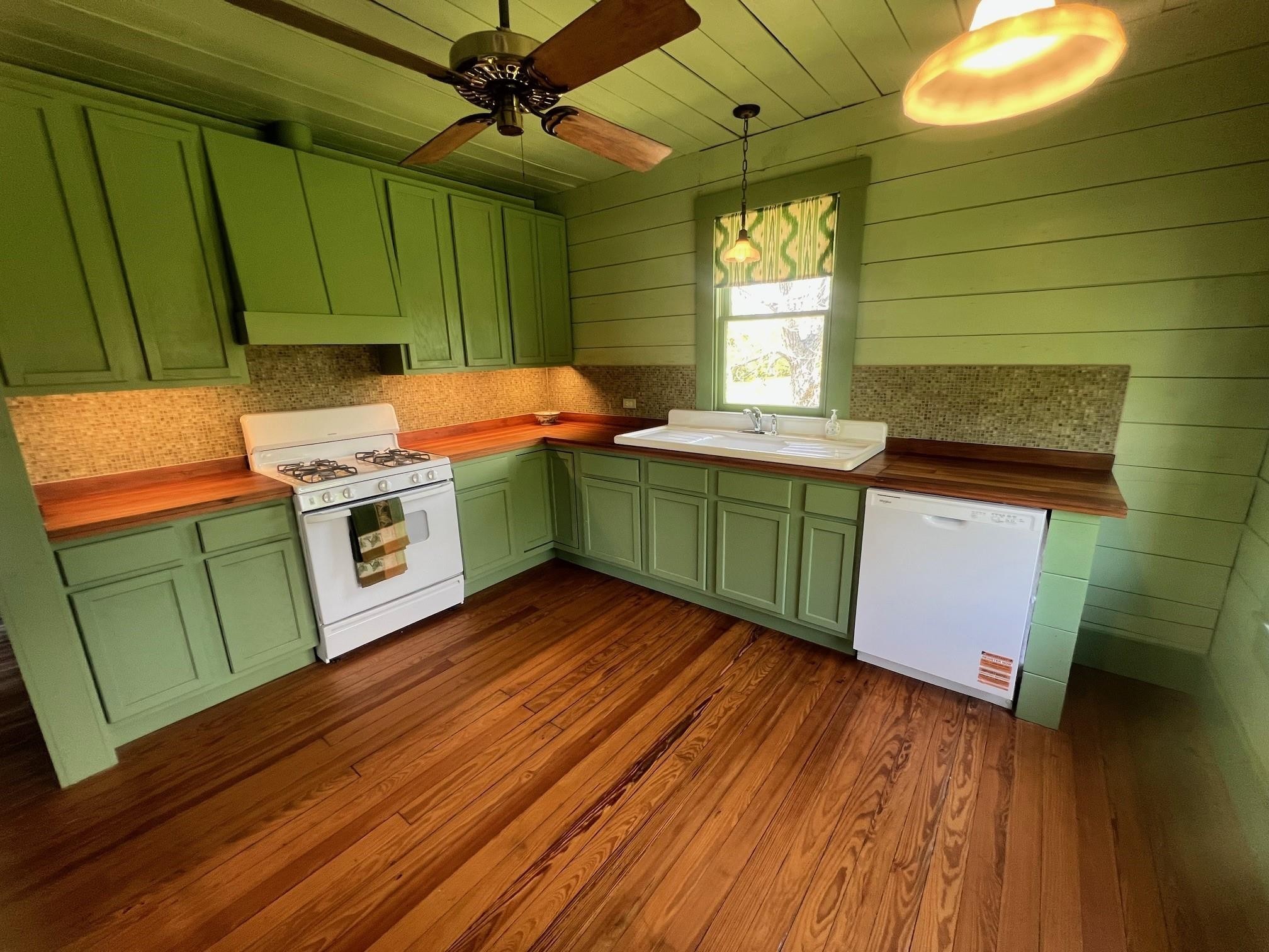 618 Bayridge Road Property Photo 6
