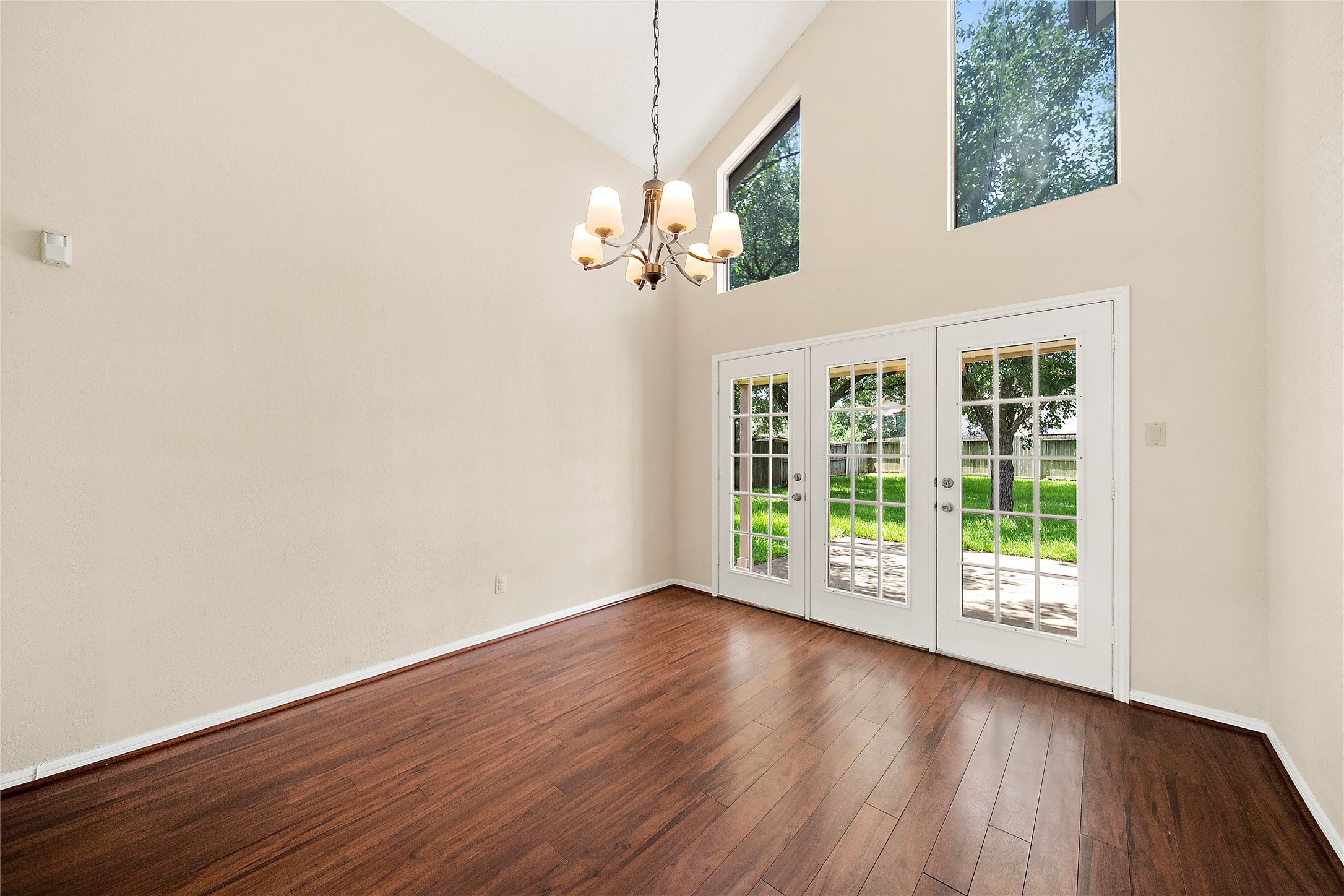 2206 Greencove Lane Property Photo 7