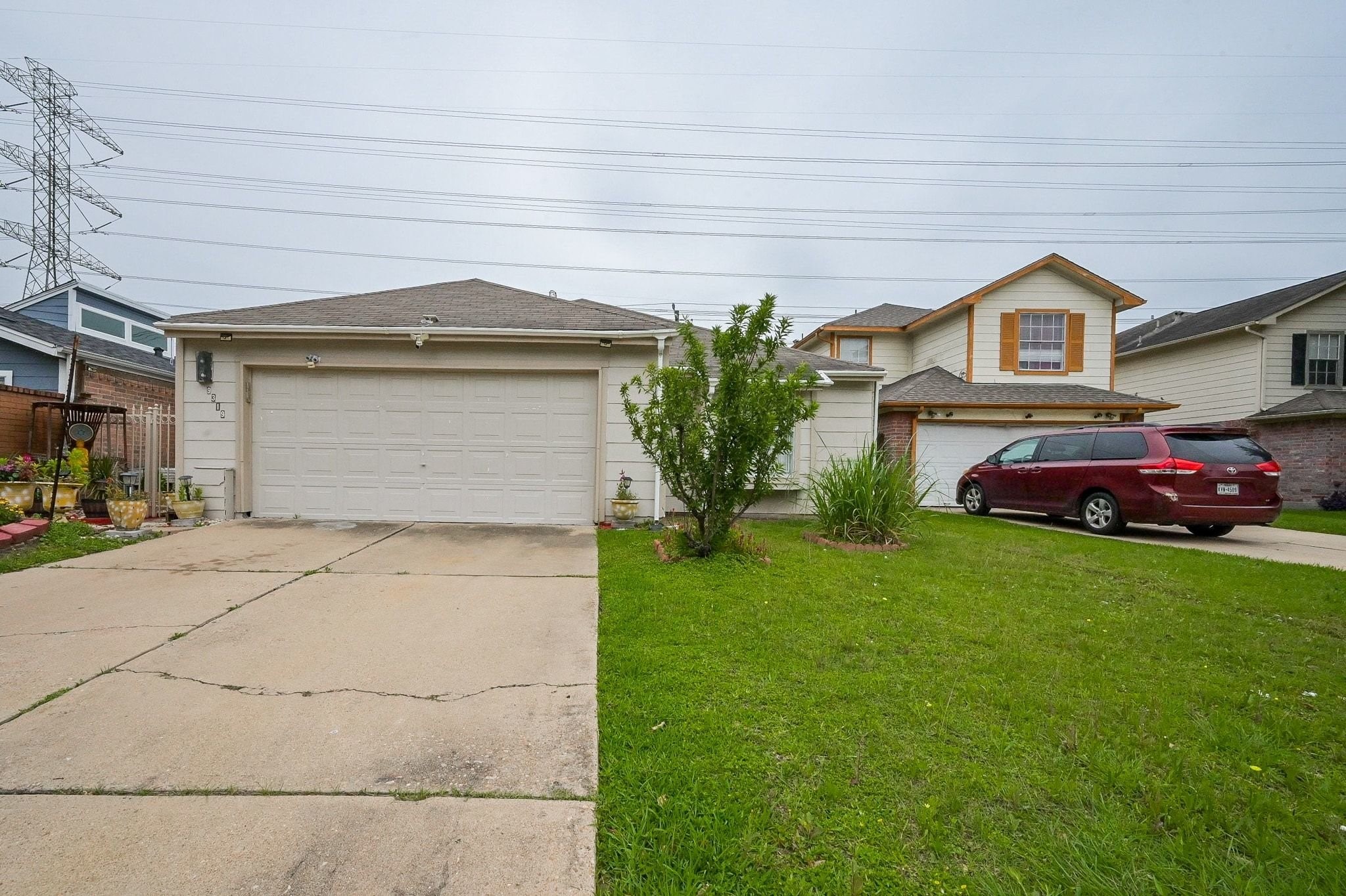 9319 Belle Park Drive Property Photo 1