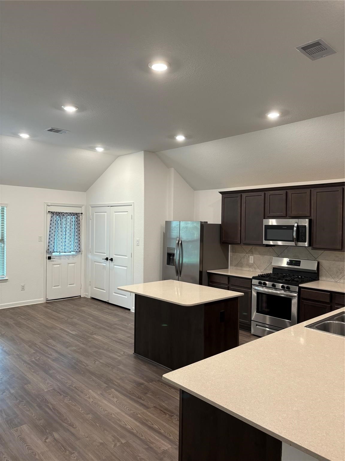 16154 Dockside Street Property Photo 6