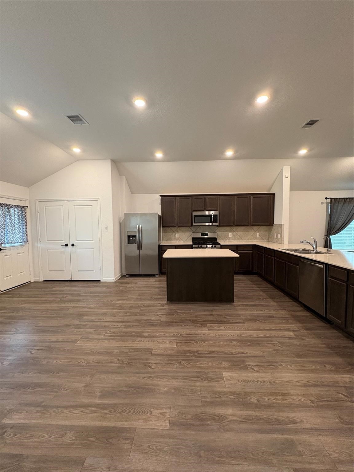 16154 Dockside Street Property Photo 11