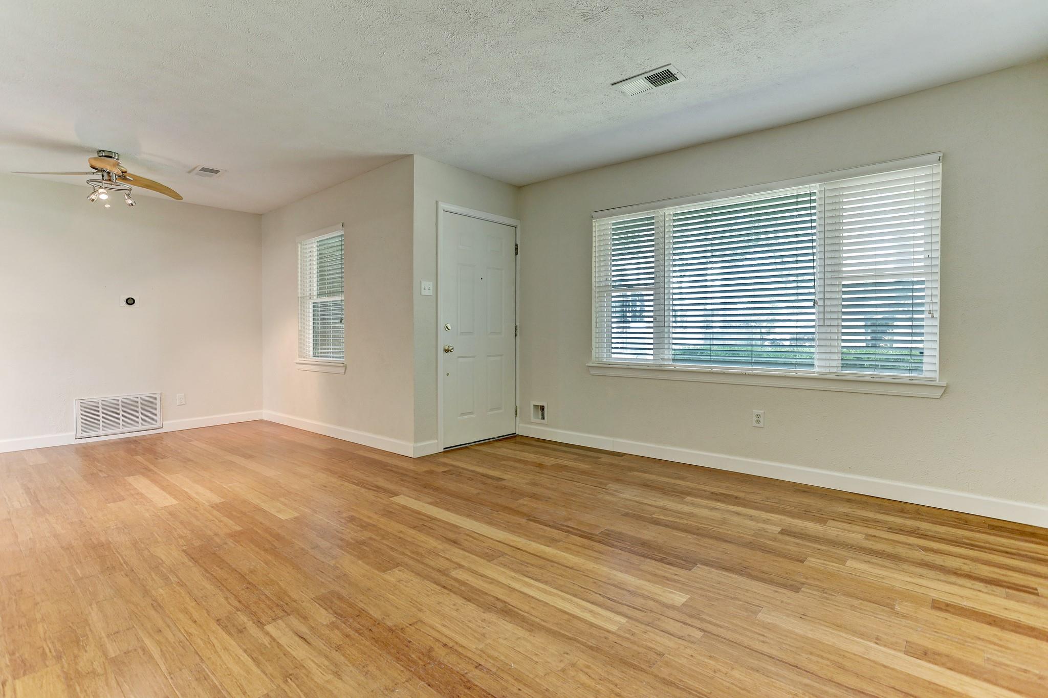 2015 Ebony Lane Property Photo 3