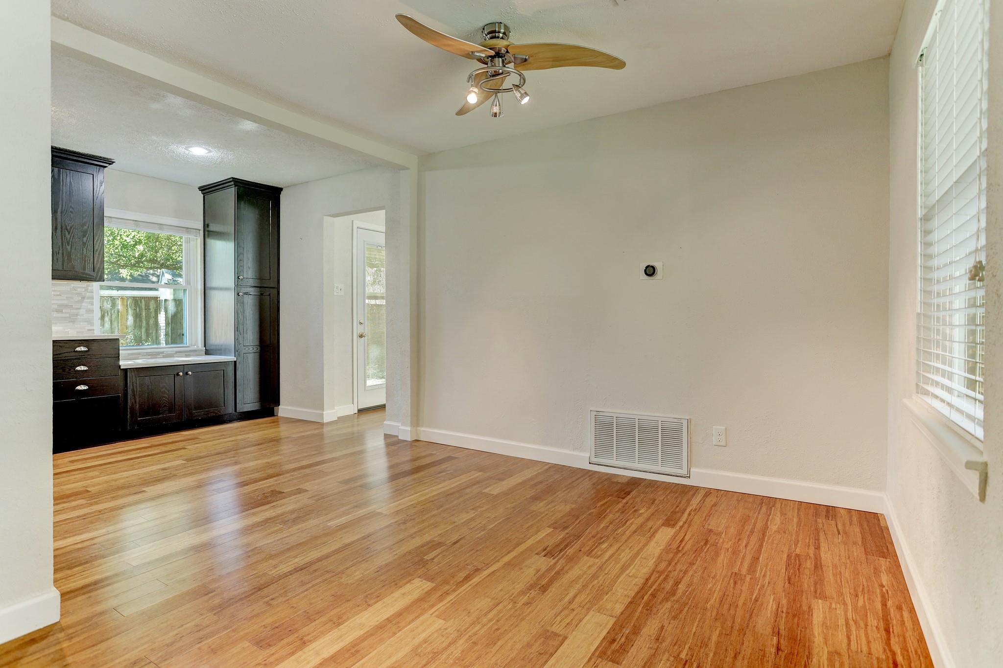 2015 Ebony Lane Property Photo 4