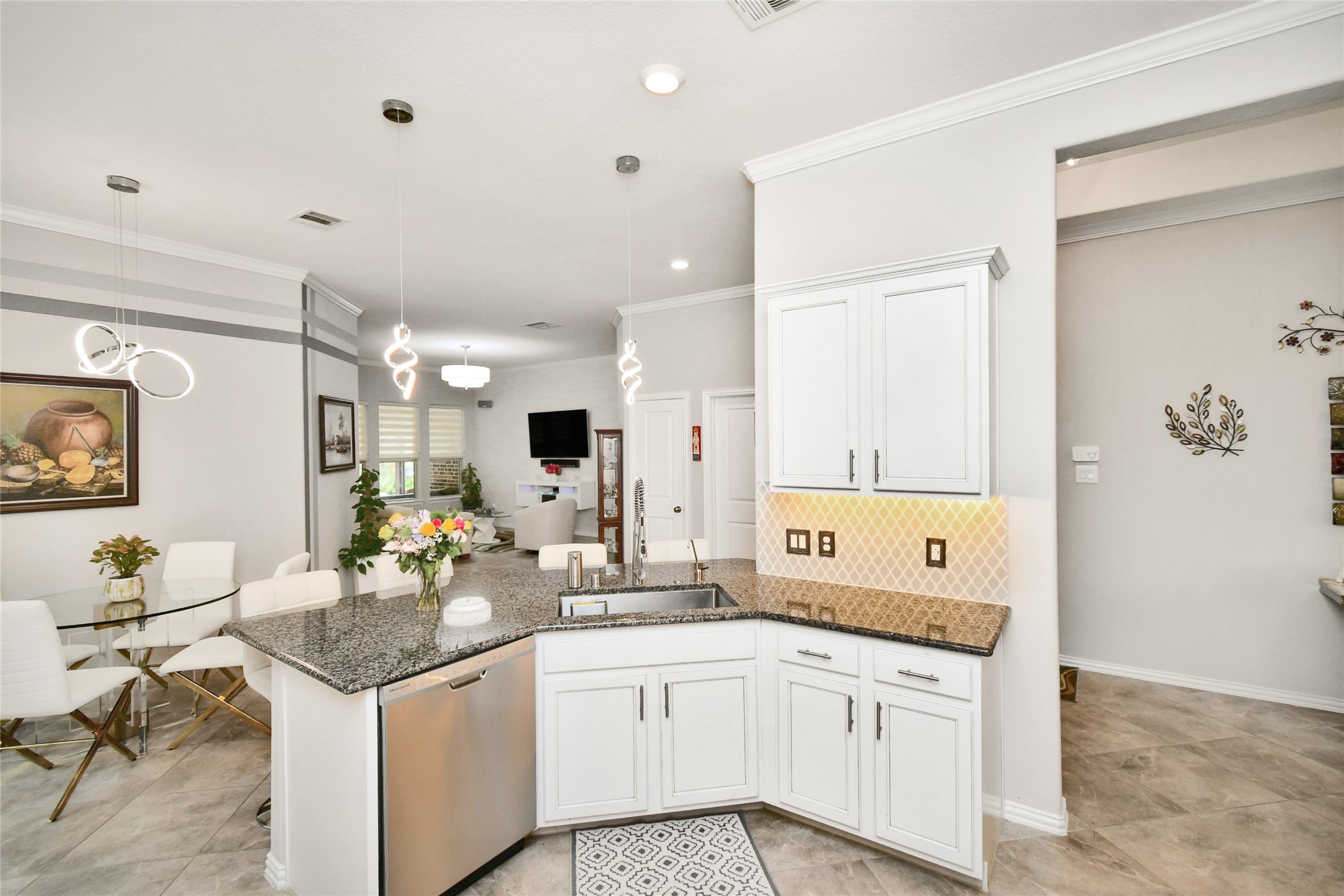 3033 Kathryn Oaks Lane Property Photo 8
