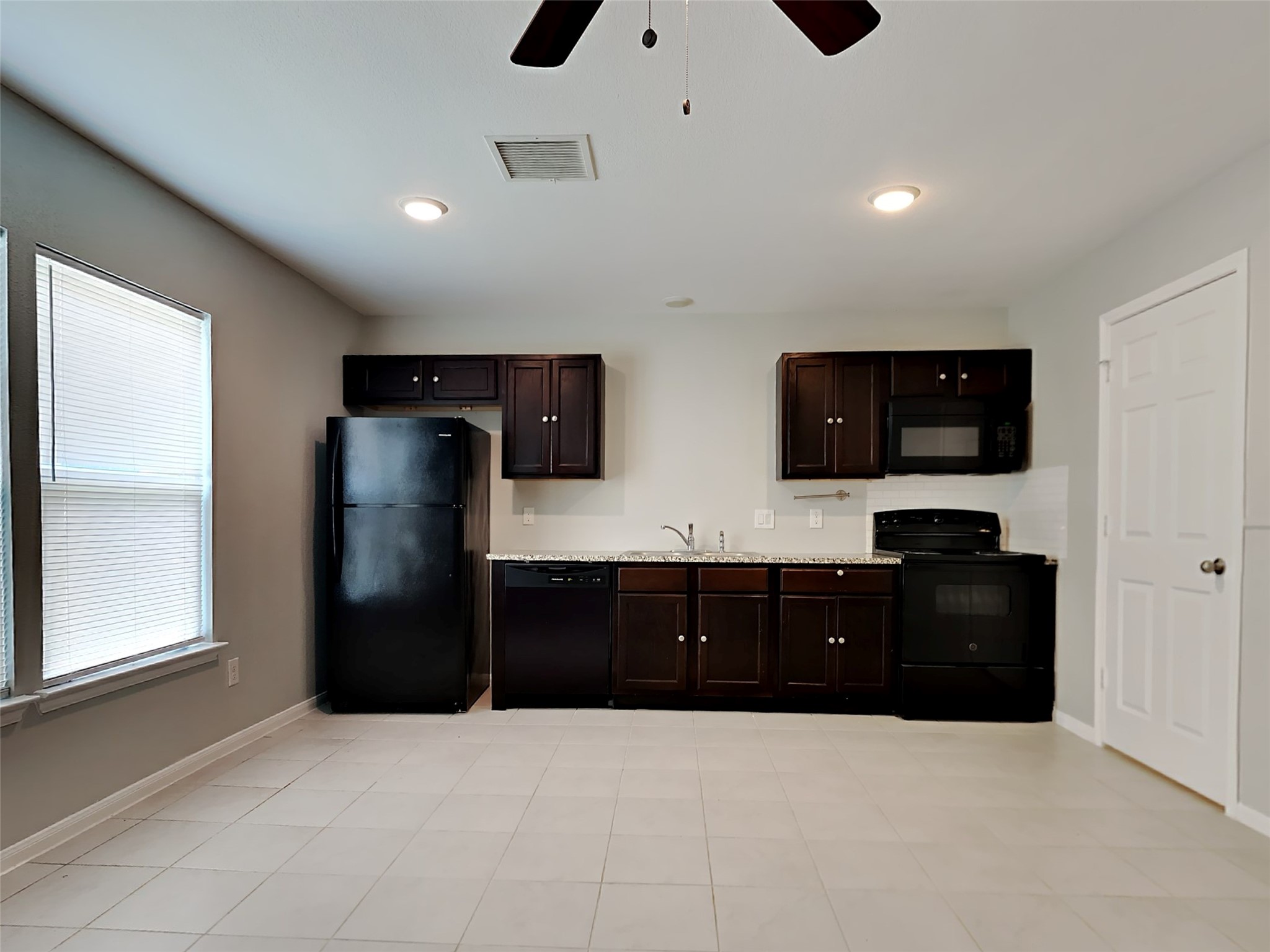 16696 E Ivanhoe Property Photo 2