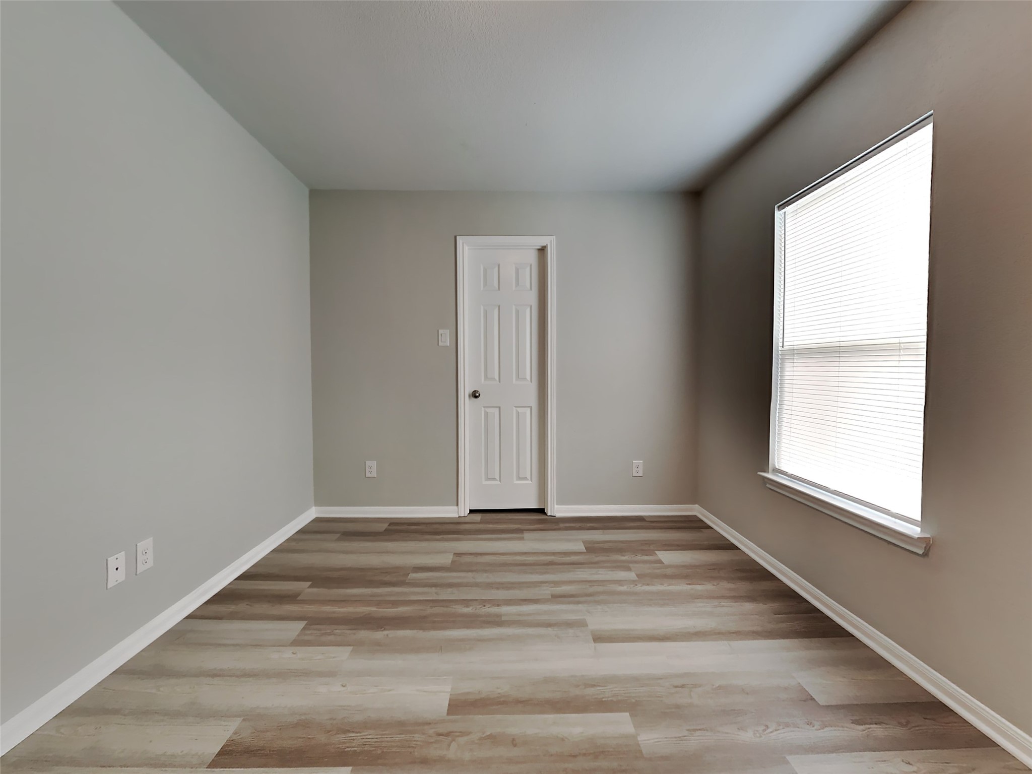 16696 E Ivanhoe Property Photo 5
