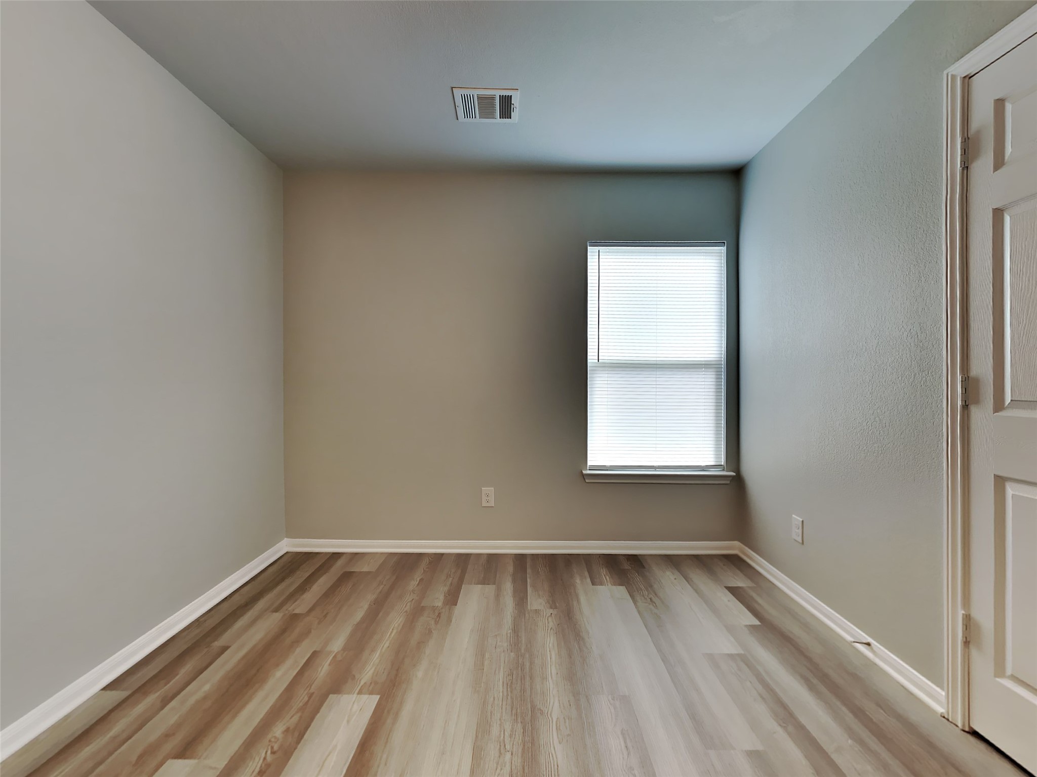 16696 E Ivanhoe Property Photo 7